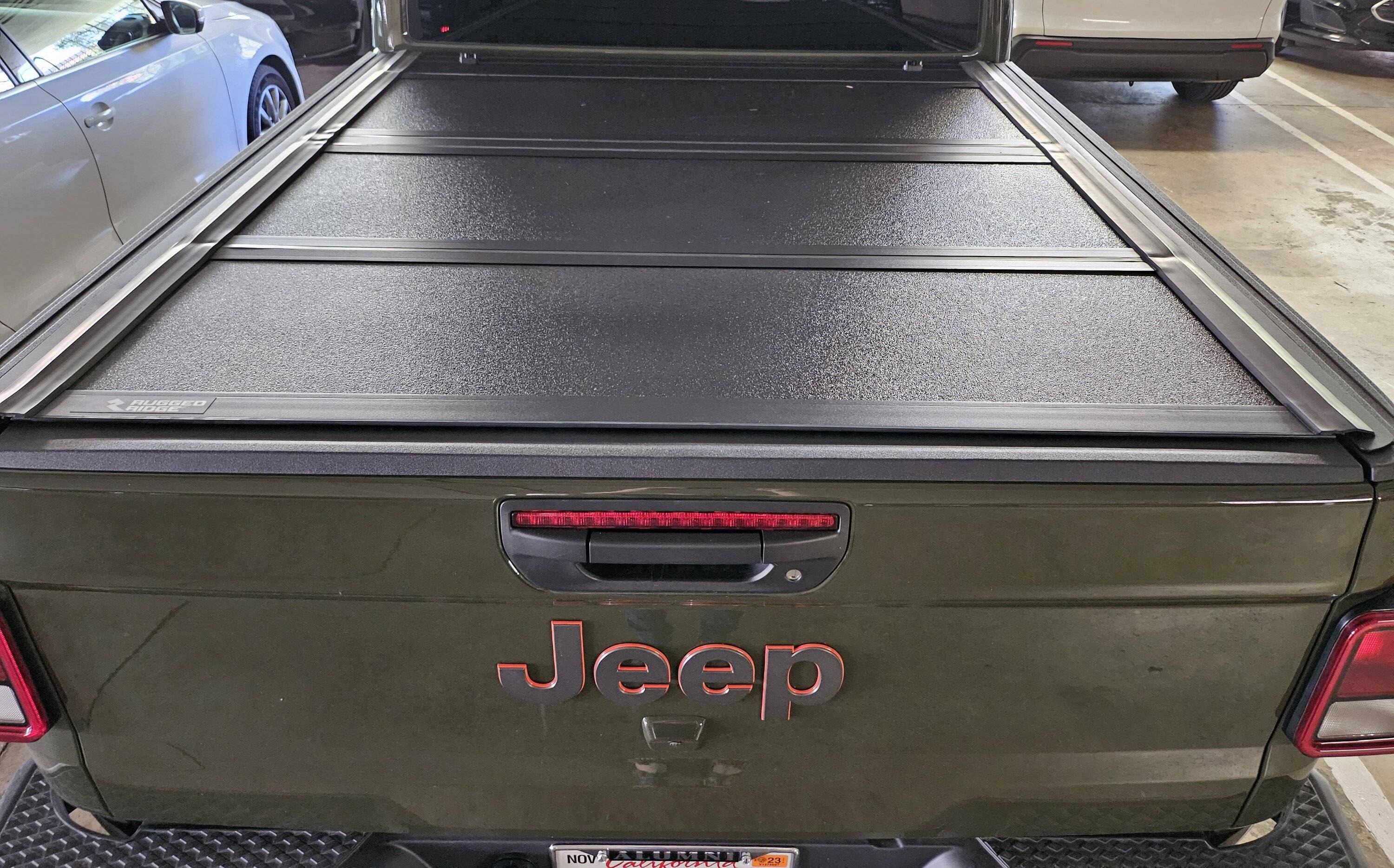 Jeep Gladiator Rugged Ridge Hard Folding Tonneau Cover 20230826_134737