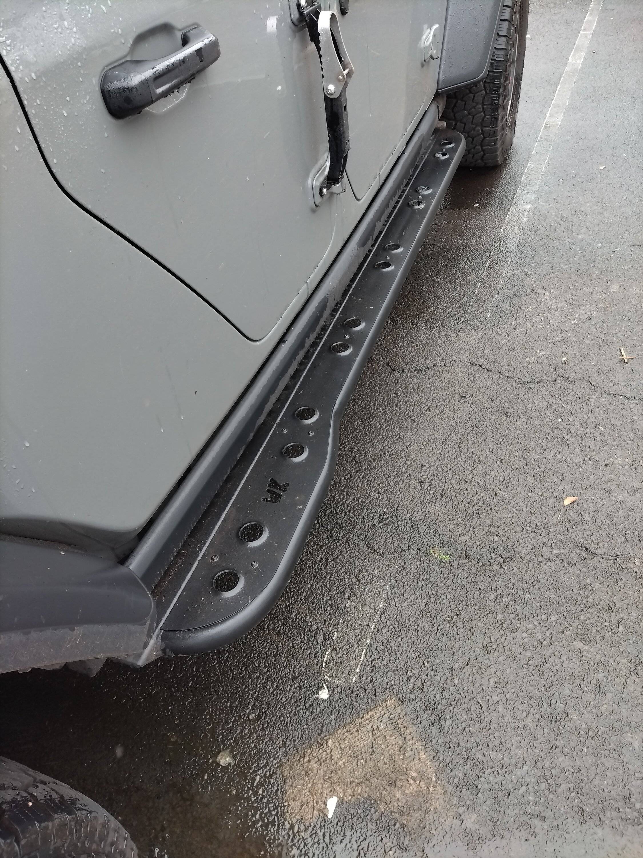 Jeep Gladiator Rock Hard VS White Knuckle Sliders KIMG0072.JPG