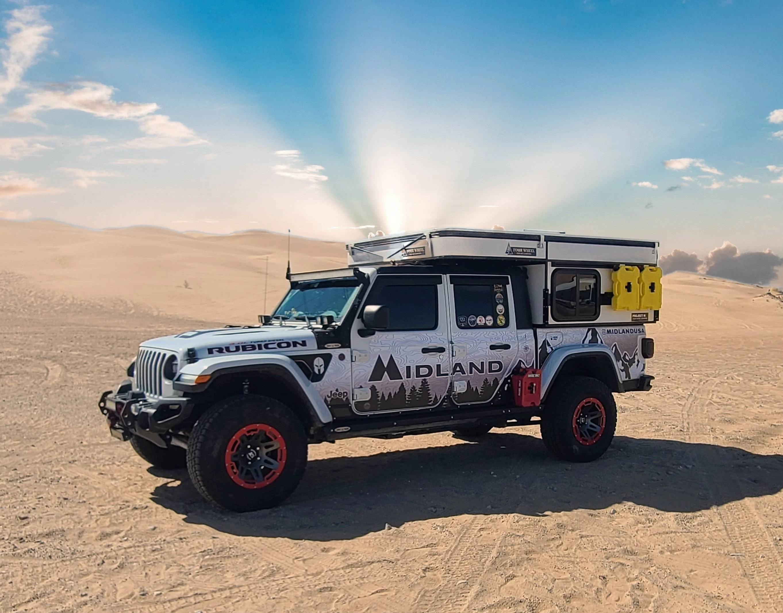 Jeep Gladiator A.R.E. CX EVOLVE CAP installed PM Desertt Rays