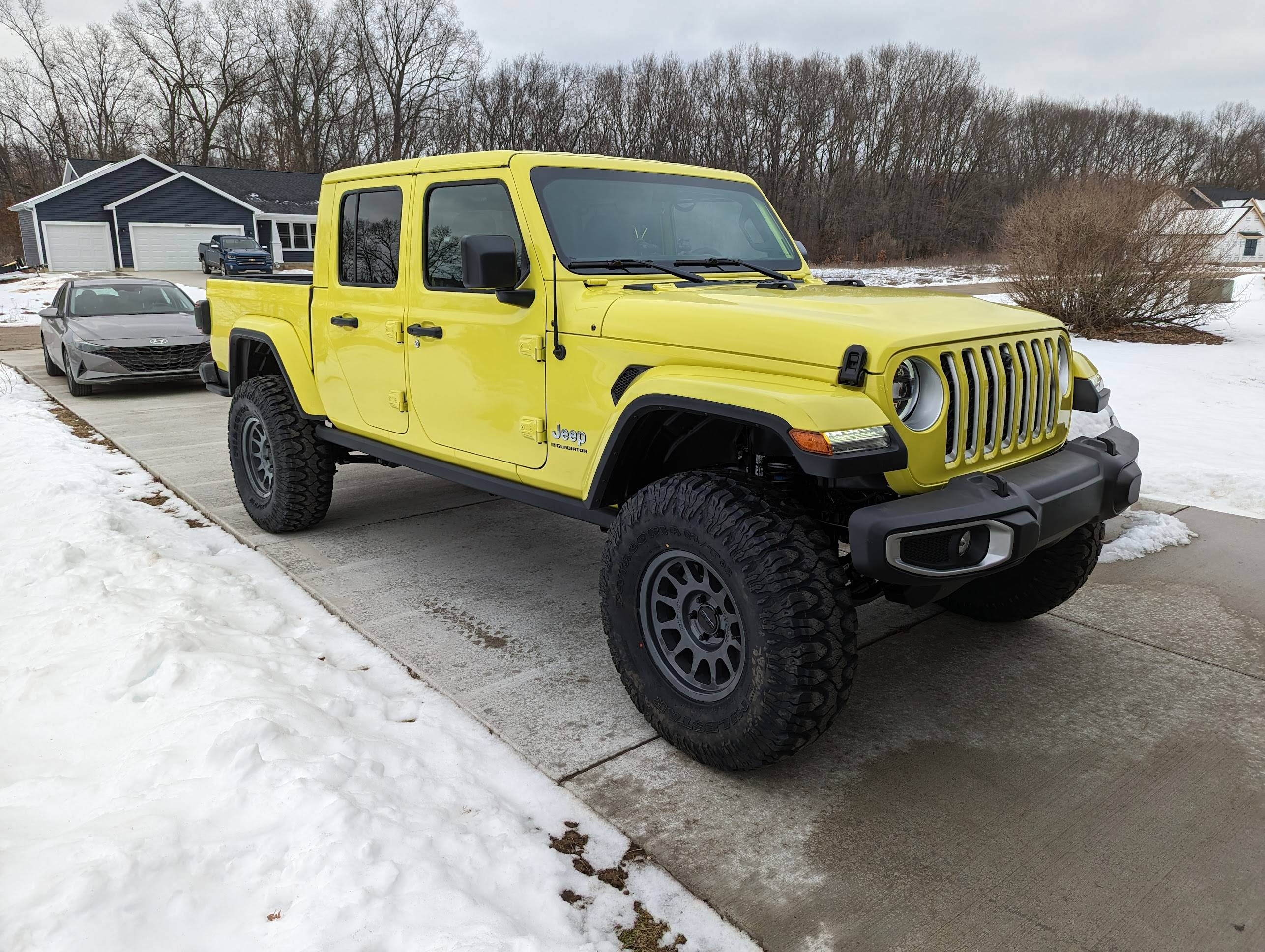 Jeep Gladiator Guys with 37s what wheels are you running? PXL_20230205_204820139