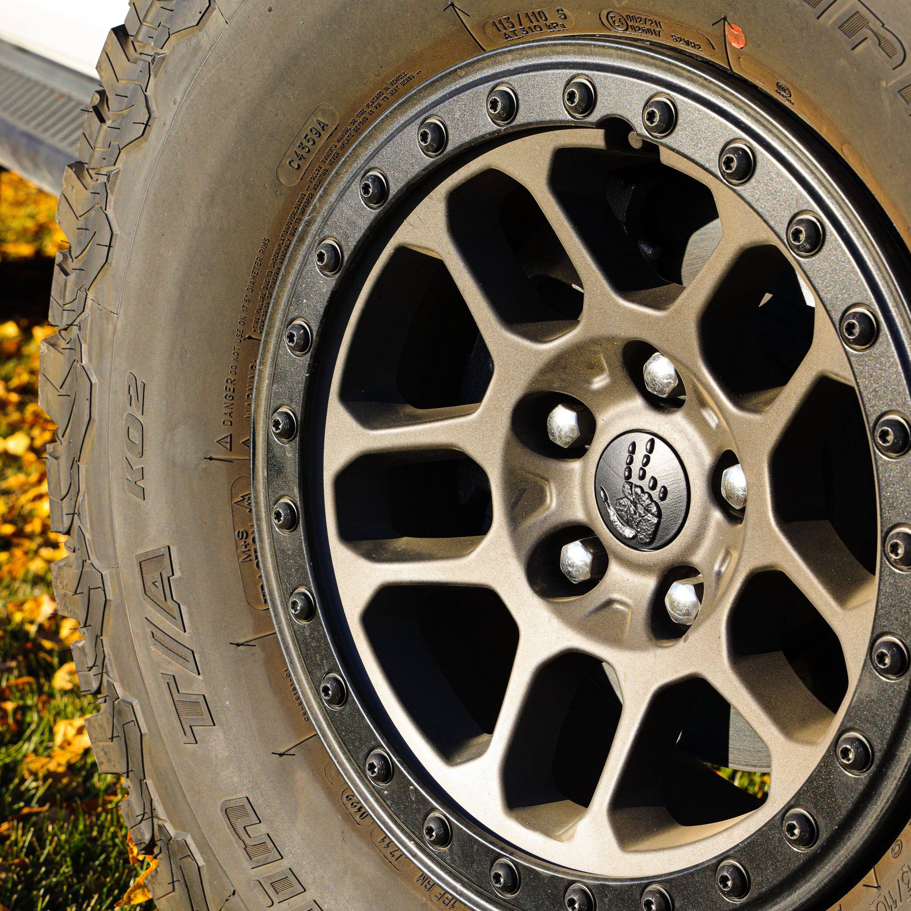 Jeep Gladiator 17" rim center cap size 9870-[