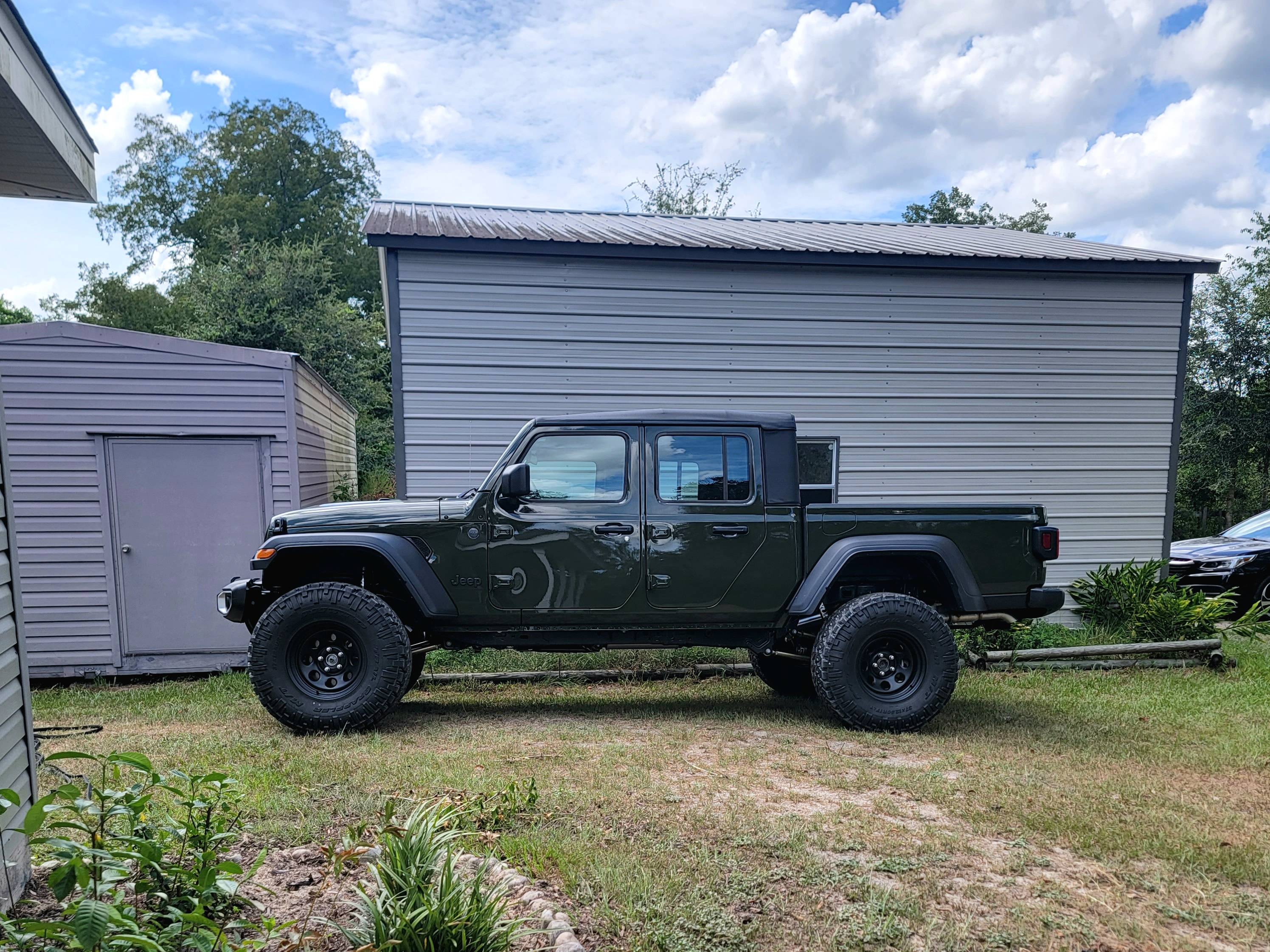 Jeep Gladiator new fangled WILLYS and a Kaiser 20230829_150927