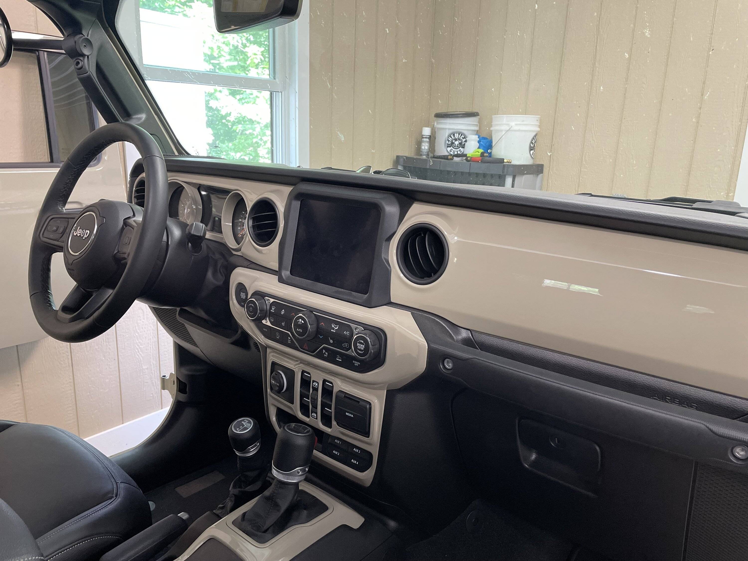Jeep Gladiator Body color match dash inserts. 70742142350__1DF16EB0-5D81-44F2-8D17-D644BA7ABAF8