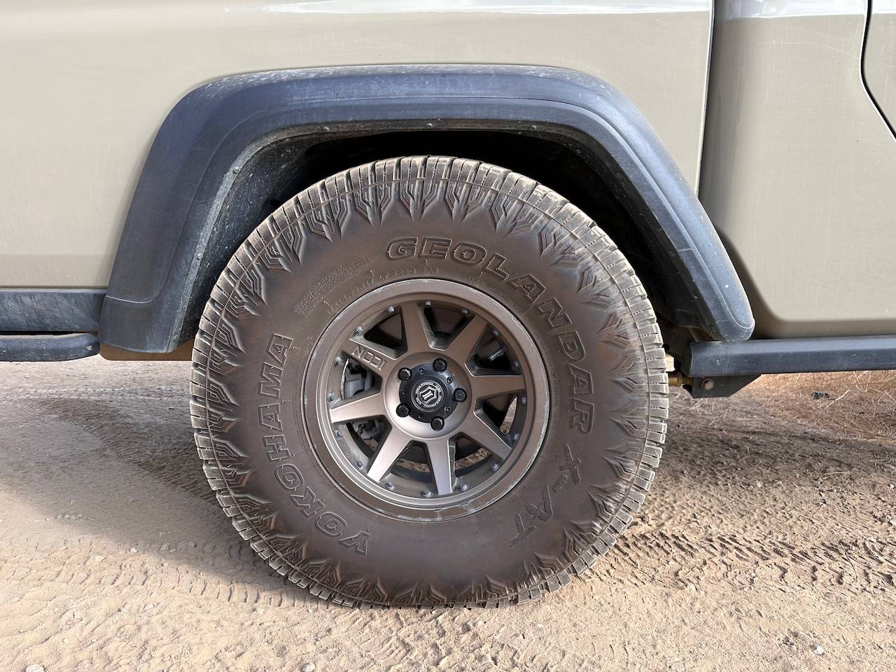 Jeep Gladiator Wanda the Wanderer: JTRD with Alu-Cab Canopy Camper IMG_2403