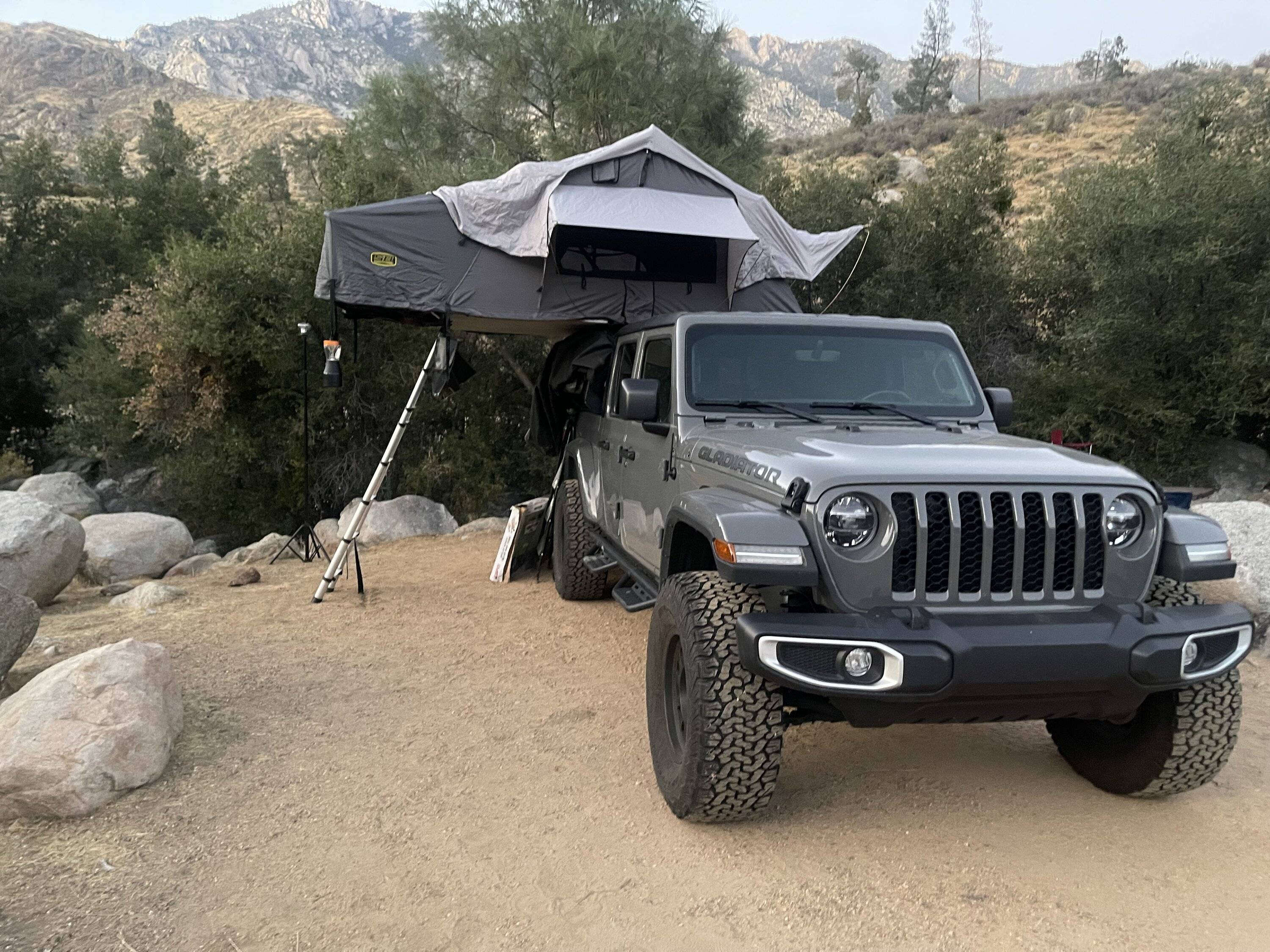 Jeep Gladiator Smittybilt XL tent (Gray) great Condition IMG_2257