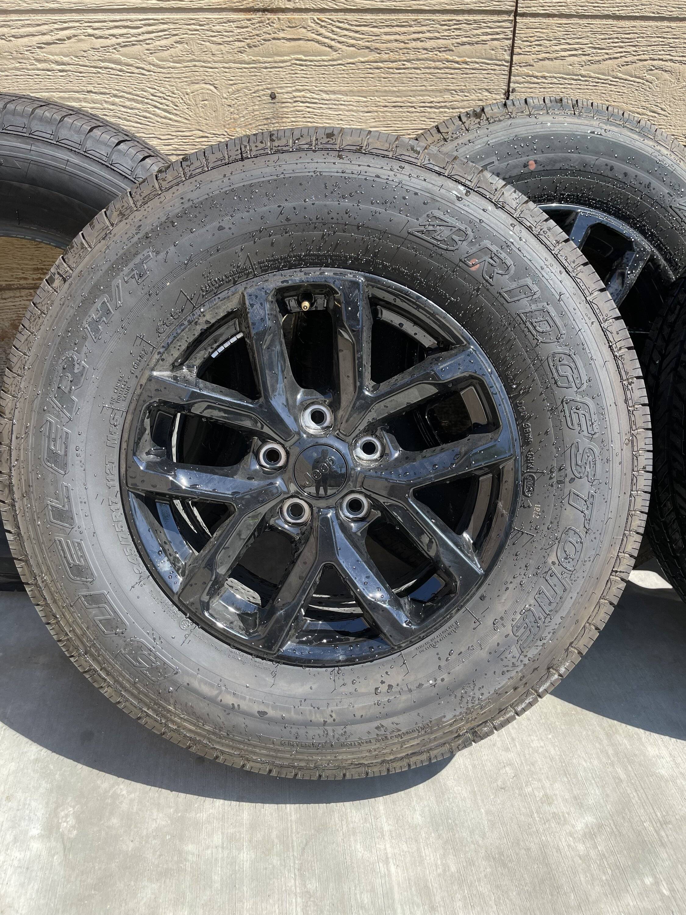 Jeep Gladiator 5 - 245/75/17 Bridgestone hueler IMG_3172
