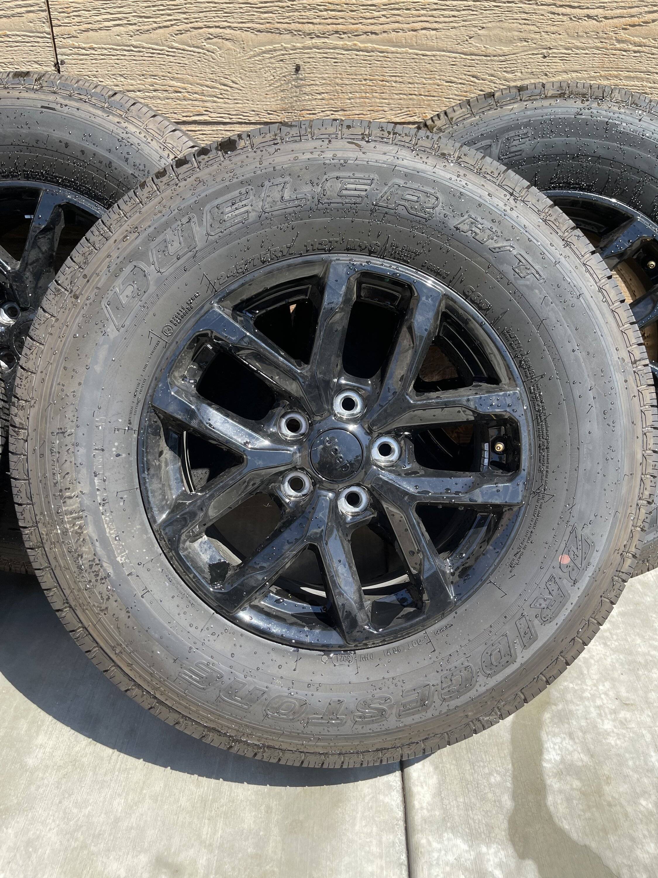Jeep Gladiator 5 - 245/75/17 Bridgestone hueler IMG_3173