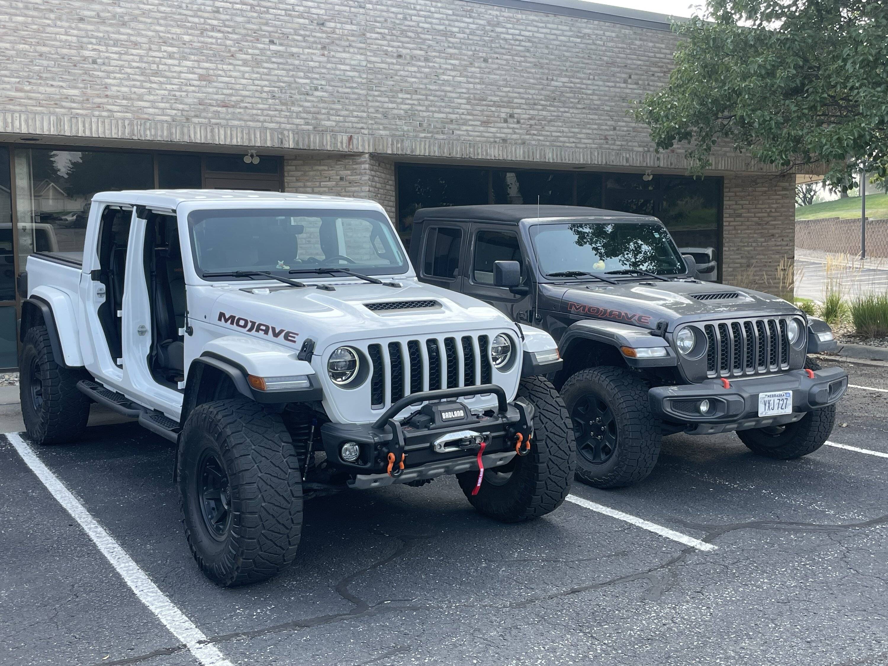 Jeep Gladiator Jeeps Parking Next To Jeeps IMG_4599