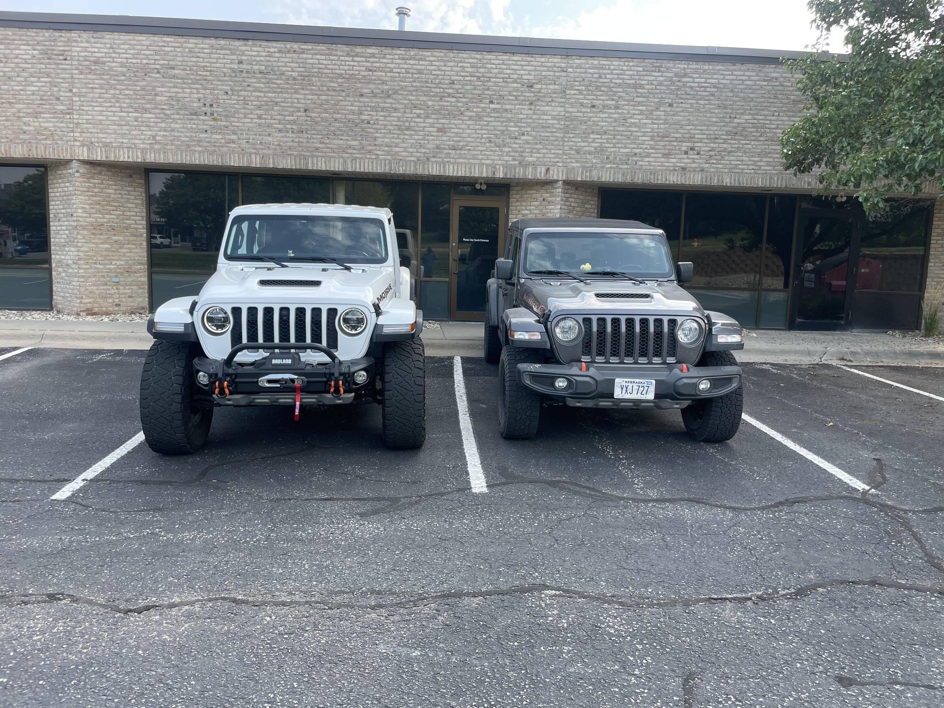 Jeep Gladiator Jeeps Parking Next To Jeeps IMG_4598
