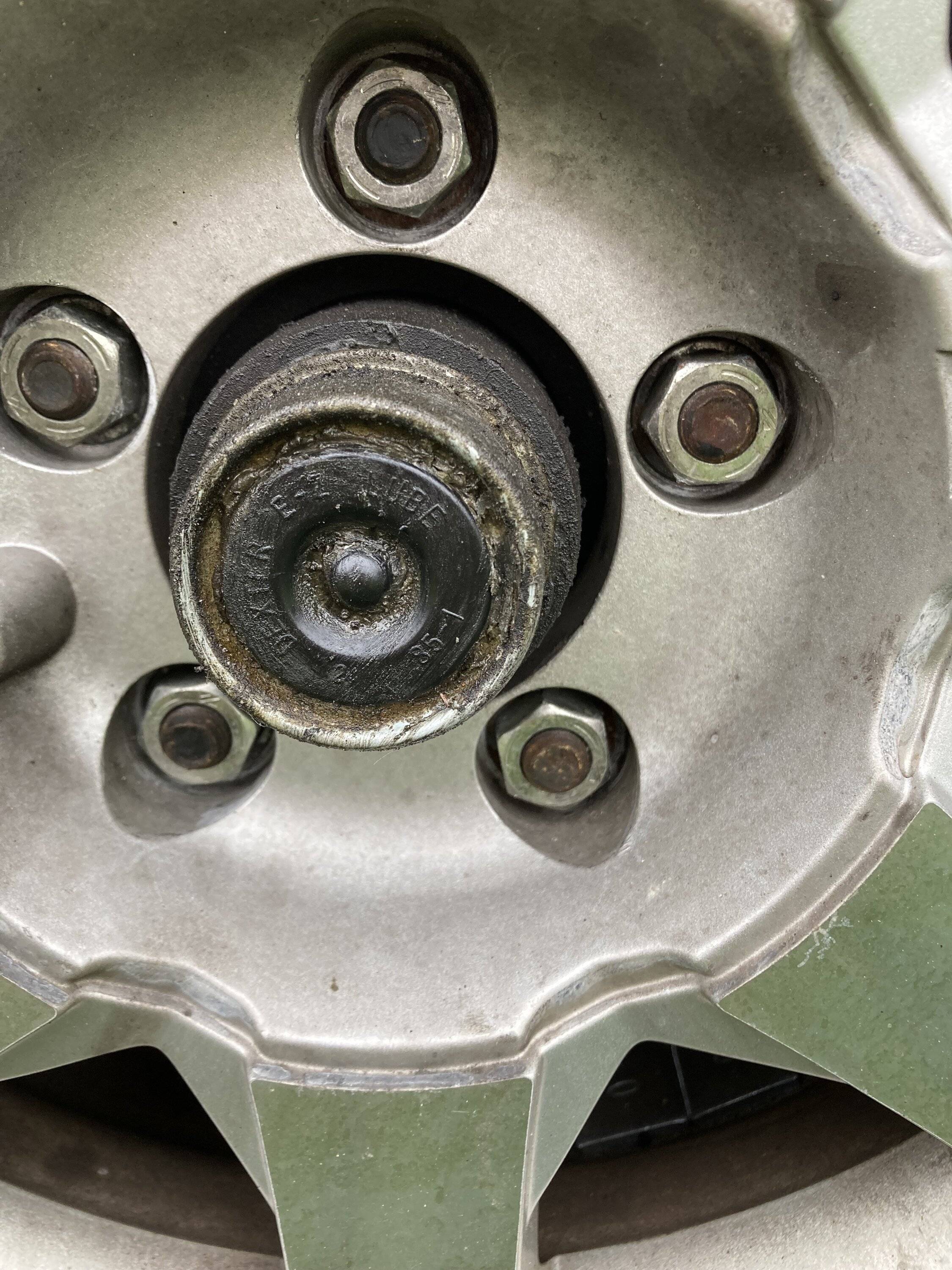 Jeep Gladiator Greasing axle bearings wheel 2
