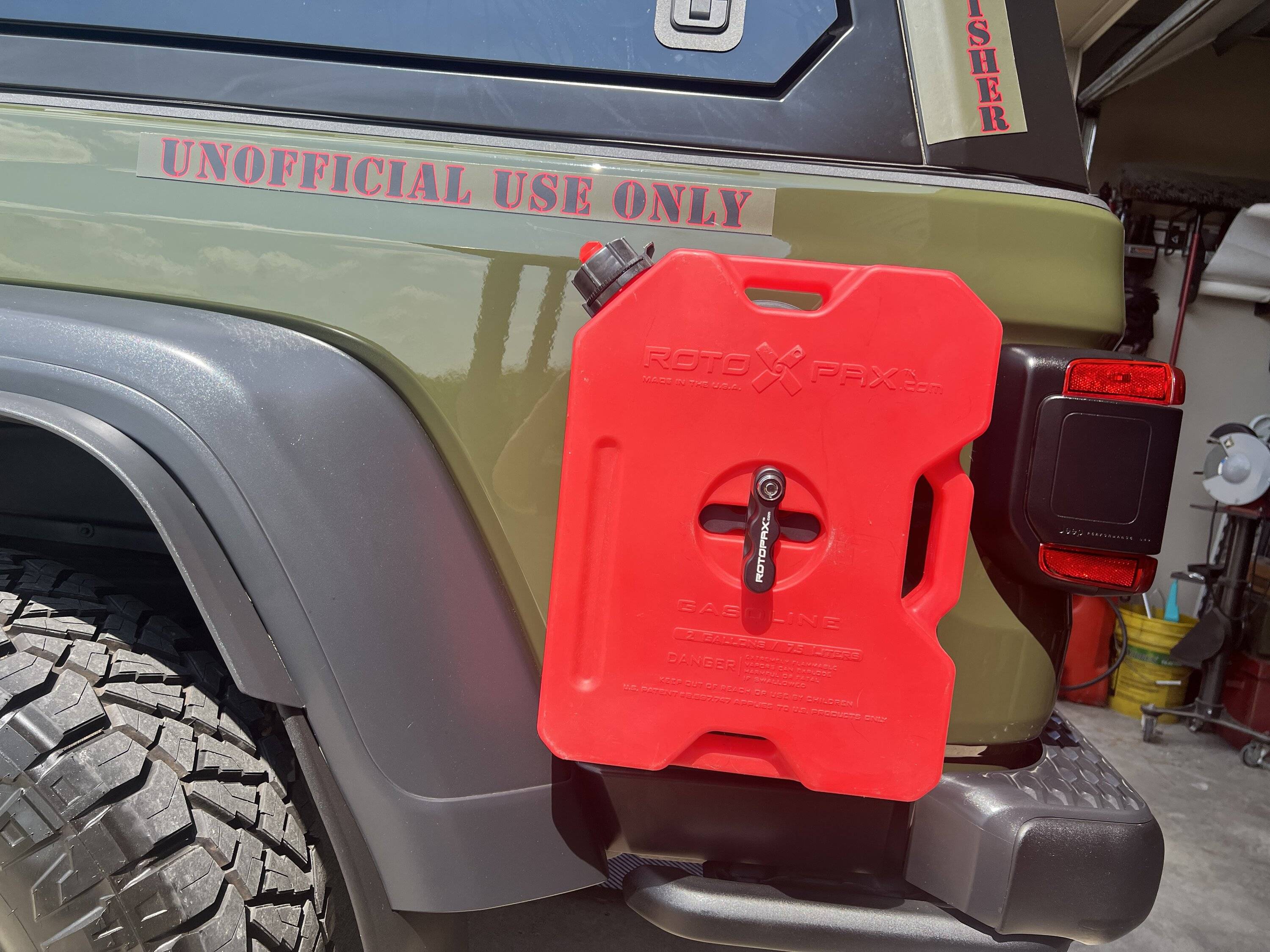 Jeep Gladiator Mounting rotopax and or traction boards on exterior of RSI Smartcap? 1A7B3A5D-F221-419E-821E-F1E1F6523DE0