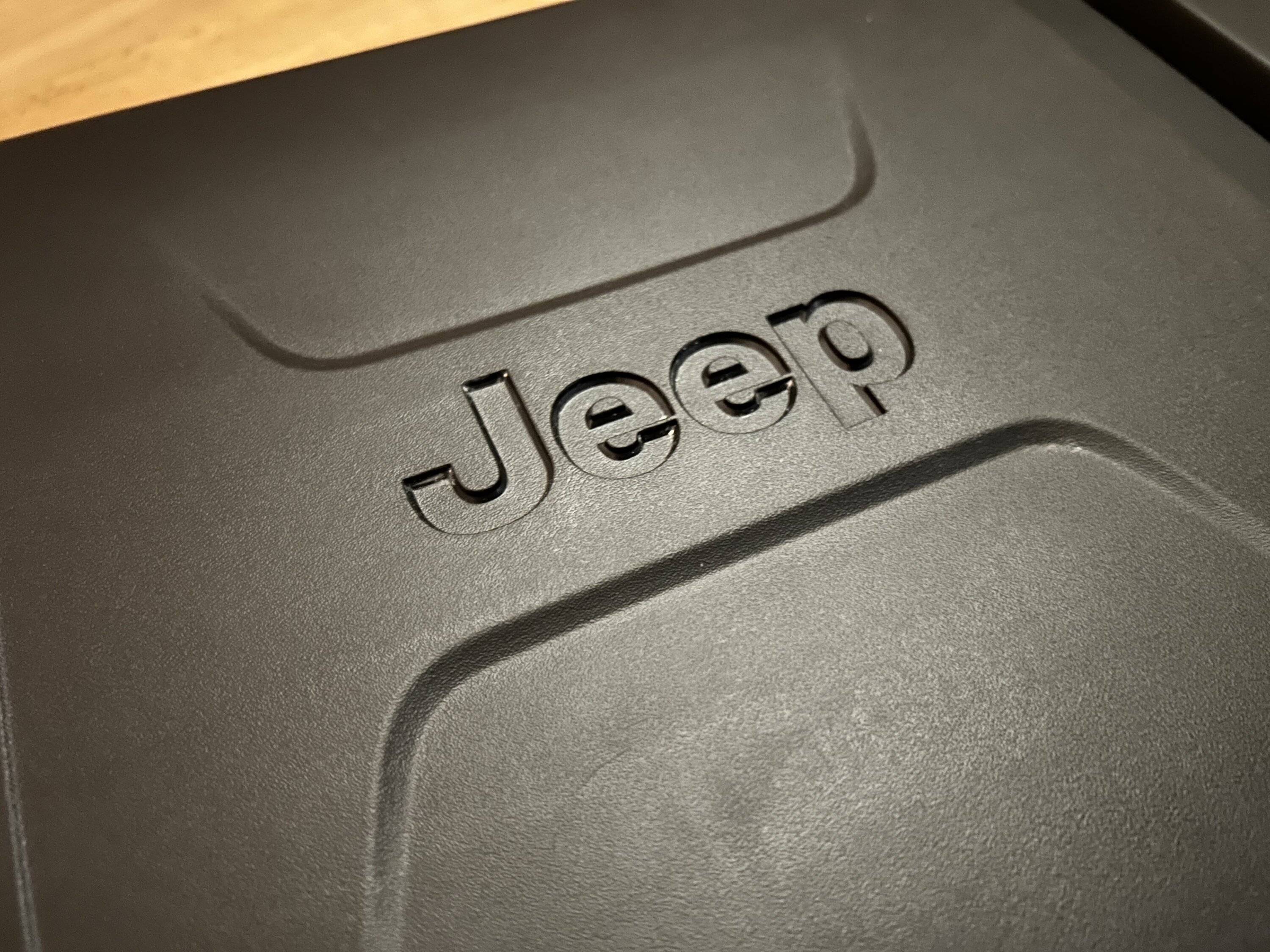 Jeep Gladiator Locking rear seat storage lockbox with key! IMG_4051