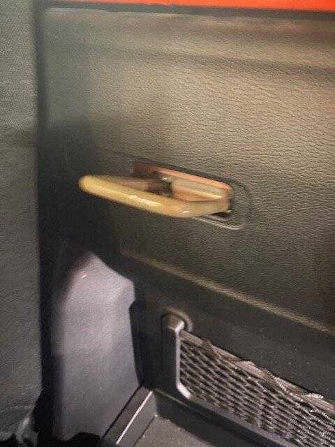 Jeep Gladiator REAR SEAT BACKS FLOP DOWN ON THEIR OWN. Jeep Seat Back Latch Anchor_2020 JT