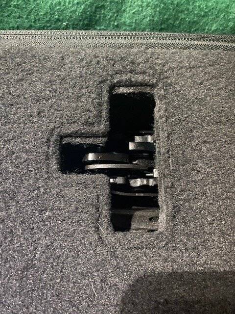 Jeep Gladiator REAR SEAT BACKS FLOP DOWN ON THEIR OWN. Jeep Seat Back Latch Mechanism_2020 JT
