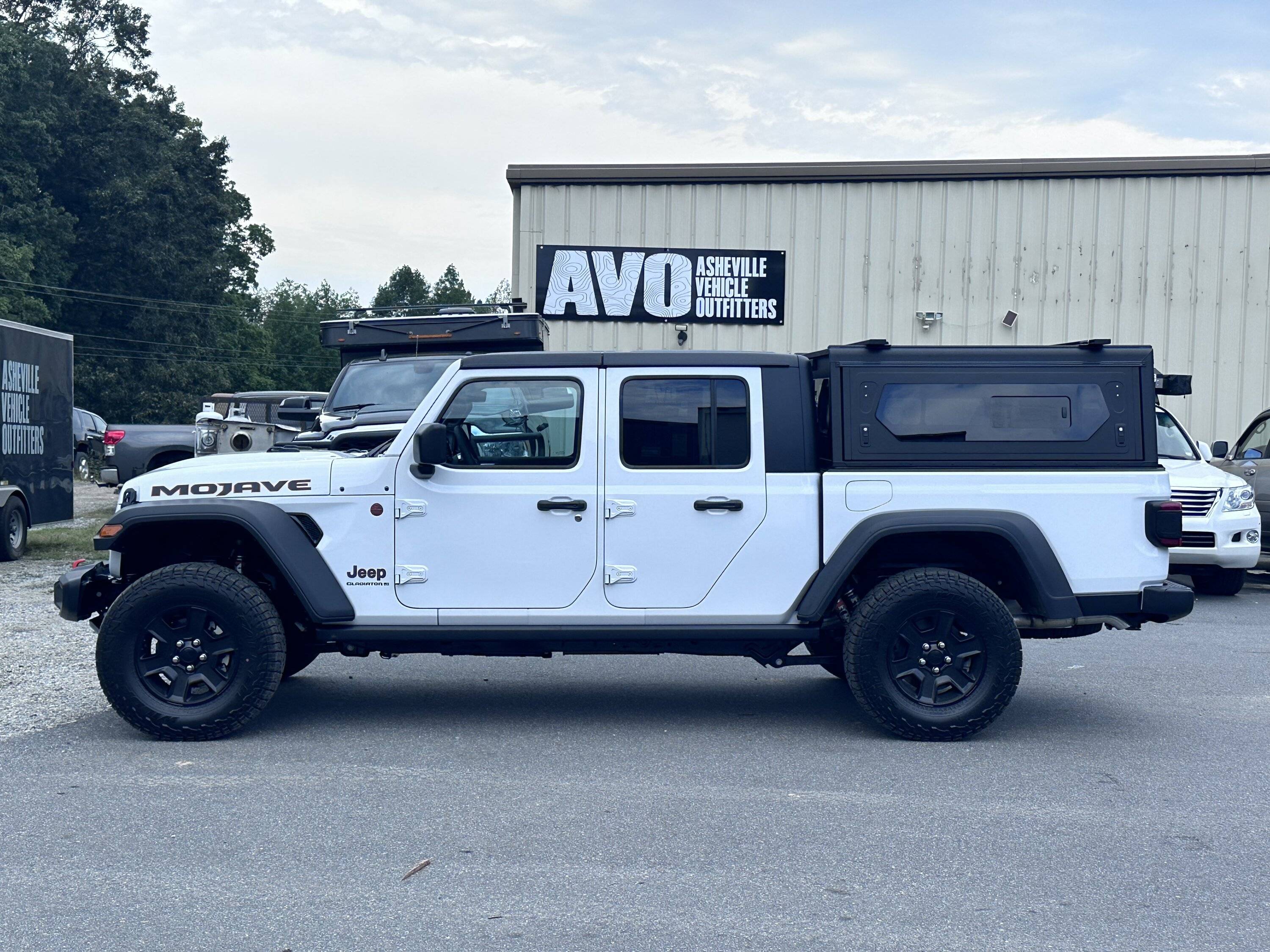 Jeep Gladiator Picked this up and put an Alu-Cab contour canopy on it IMG_0194