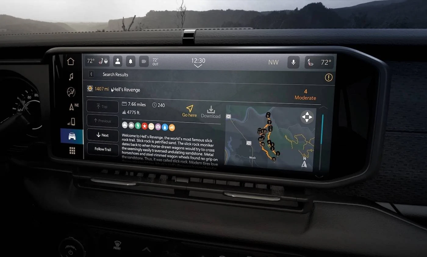 Jeep Gladiator 2024 Jeep Gladiator debuts with new grille, interior, more options and upper trim levels JP024_023GL