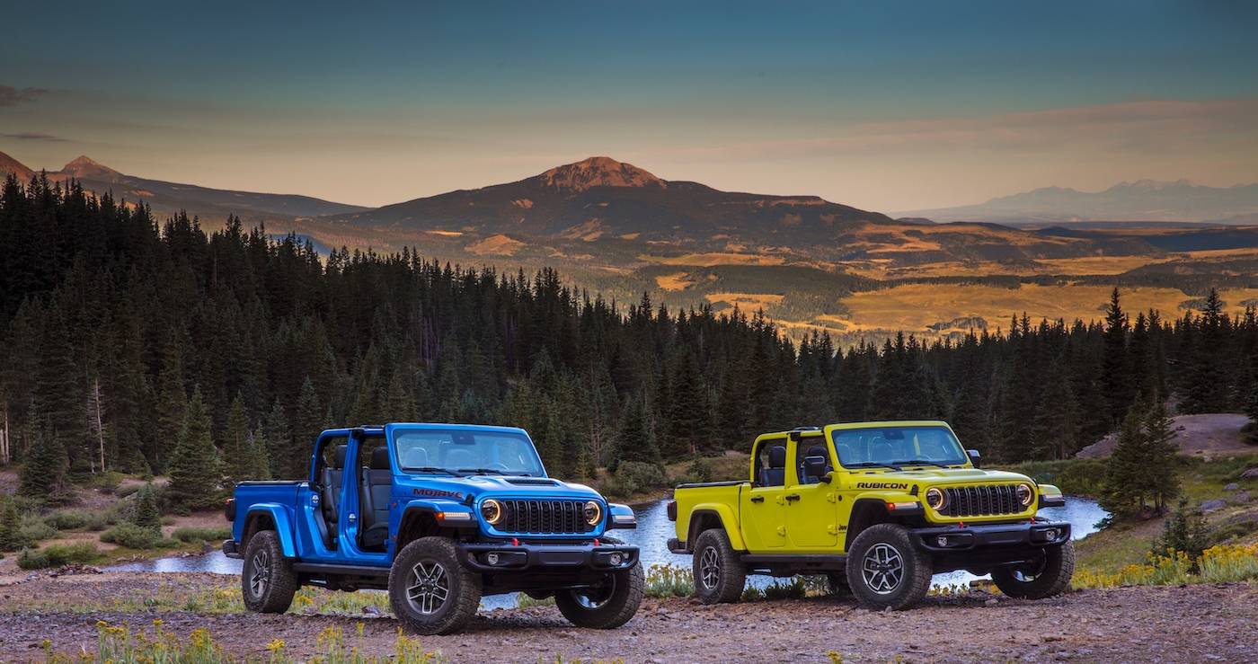 Jeep Gladiator 2024 Jeep Gladiator debuts with new grille, interior, more options and upper trim levels JP024_026GL