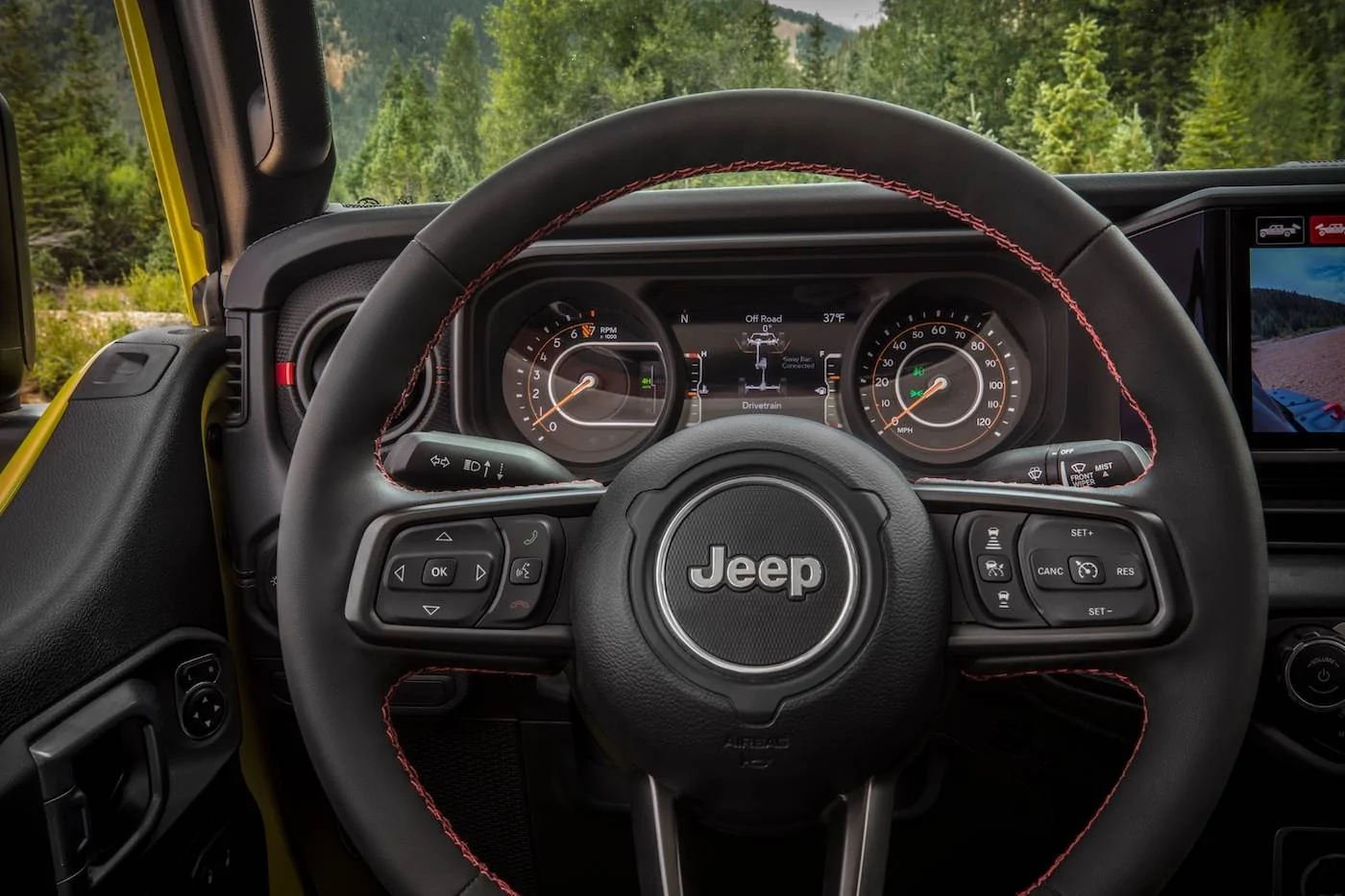 Jeep Gladiator 2024 Jeep Gladiator debuts with new grille, interior, more options and upper trim levels JP024_061GL