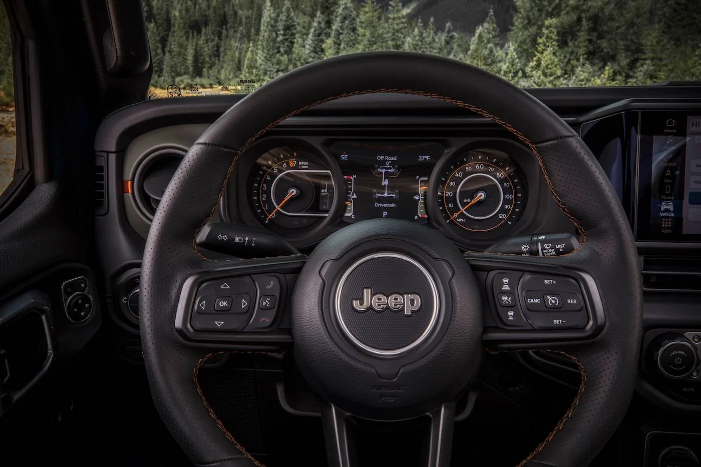 Jeep Gladiator 2024 Jeep Gladiator debuts with new grille, interior, more options and upper trim levels JP024_093GL