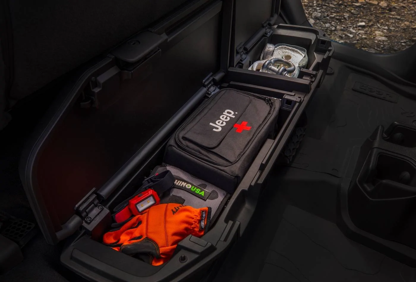 Jeep Gladiator 2024 Jeep Gladiator debuts with new grille, interior, more options and upper trim levels JP024_099GL