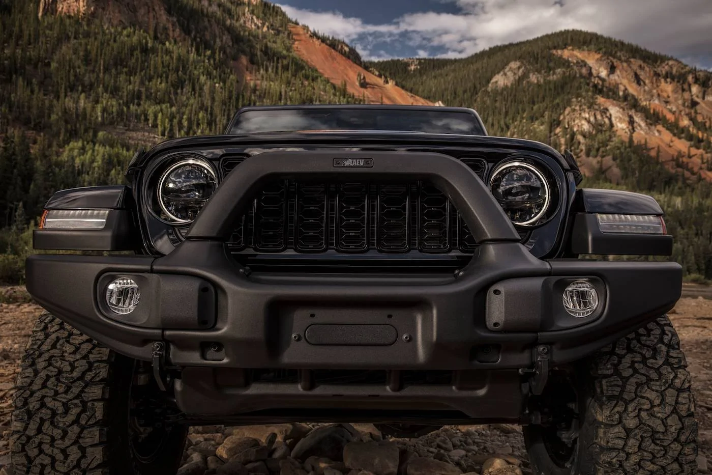 Jeep Gladiator NEW Upfit by AEV Packages (Upcountry, Upcountry+, Level II) Available for 2024 Jeep Gladiator JP024_114GL