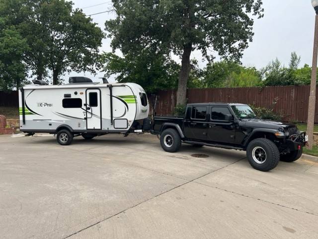 Jeep Gladiator Does anyone tow a GEO PRO 19FDS theri