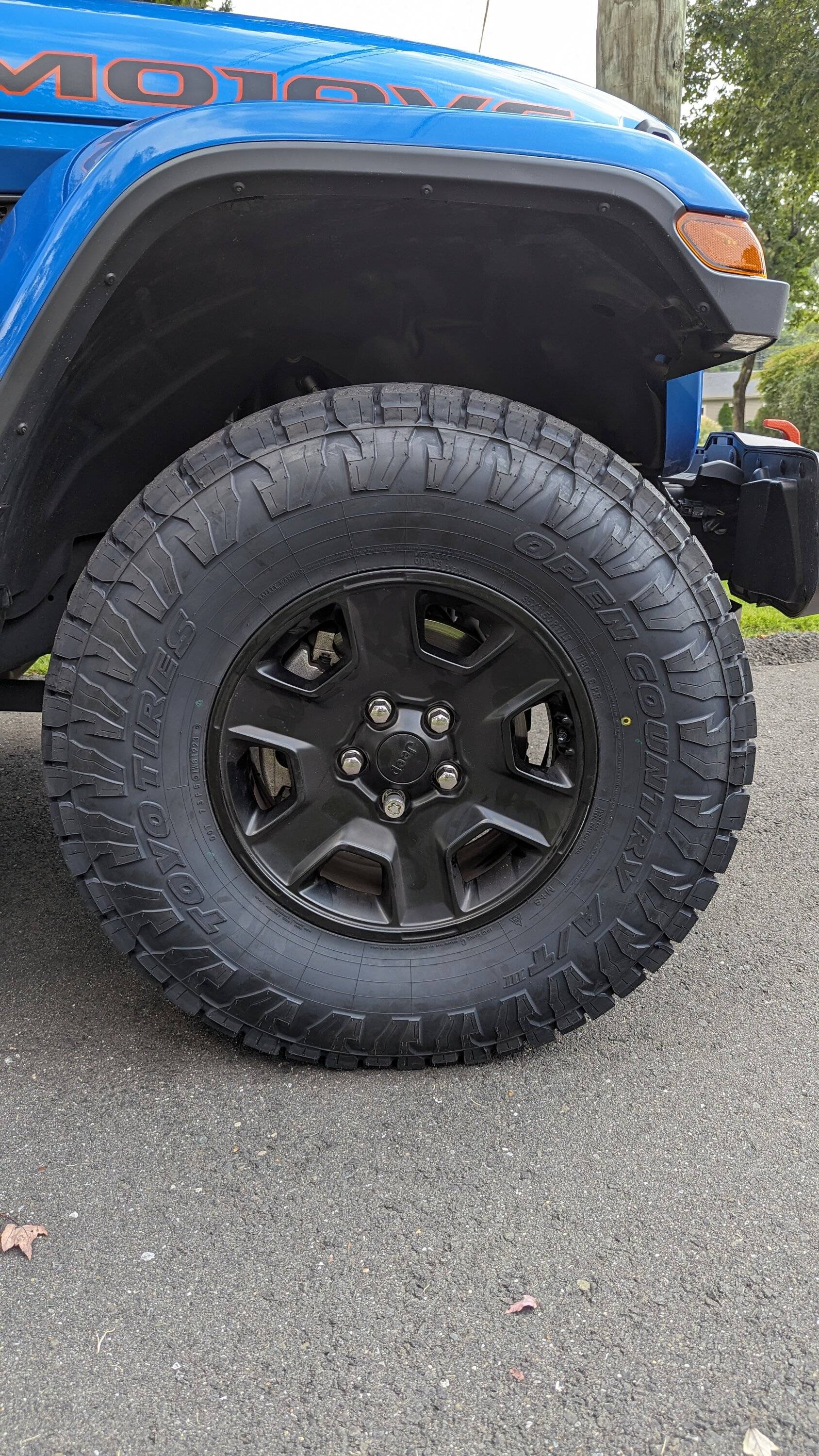 Jeep Gladiator Question regarding adding tires to stock Mojave rims PXL_20230909_151126695