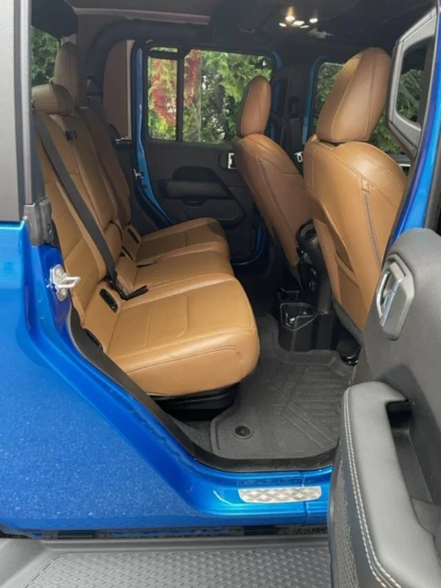 Jeep Gladiator 2021 Overland $44,000 back seat
