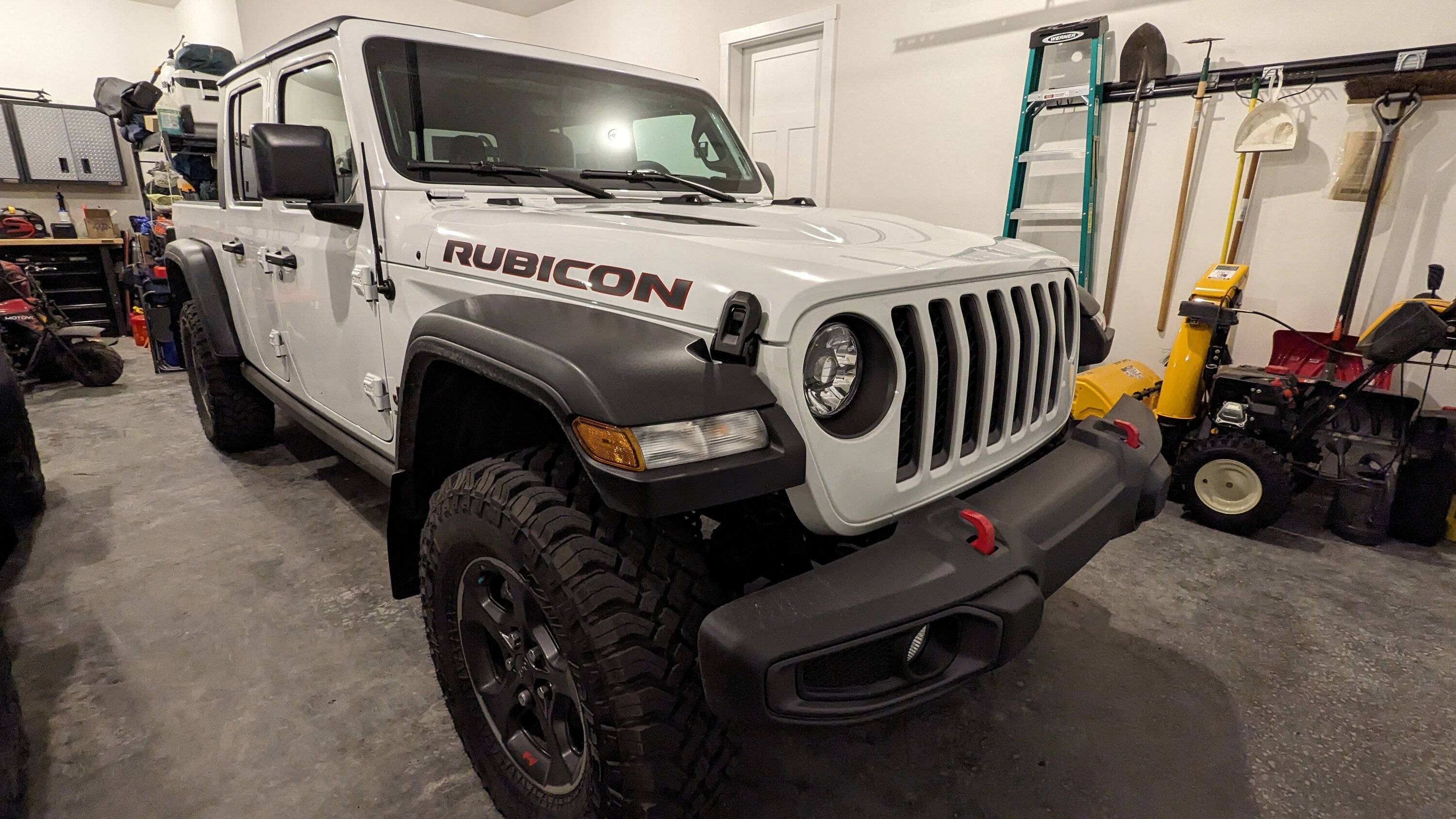Jeep Gladiator Alaska Daily Drivers: Hydro Blue 80A and Bright White JTR PXL_20230916_053710095.MP