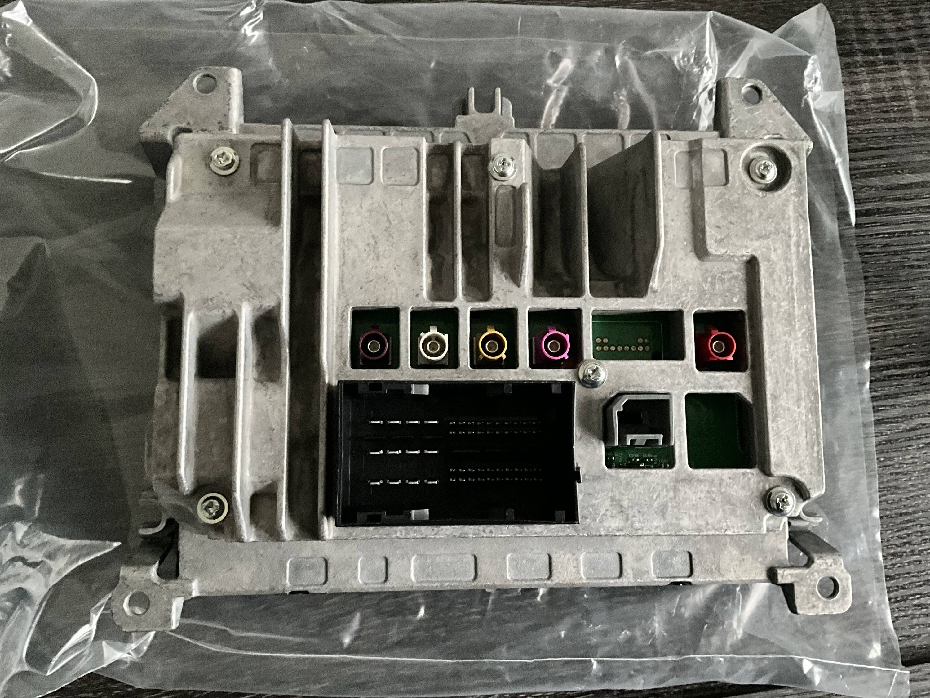 Jeep Gladiator For sale- 8.4 uconnect Model # 68472596AM IMG_0114