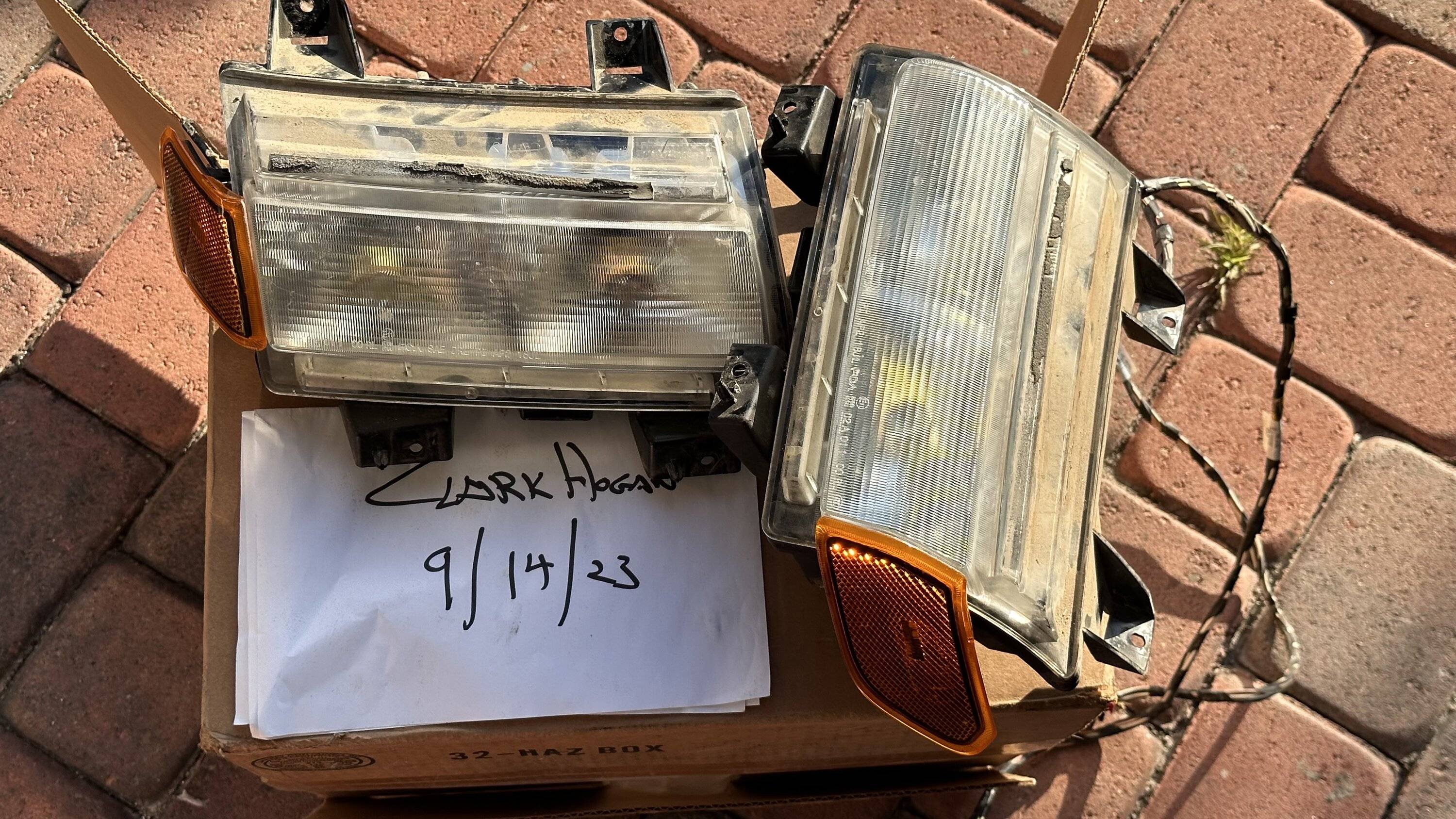 Jeep Gladiator Stock halogen front turn signals with upgraded LED bulbs $50 shipped IMG_1486
