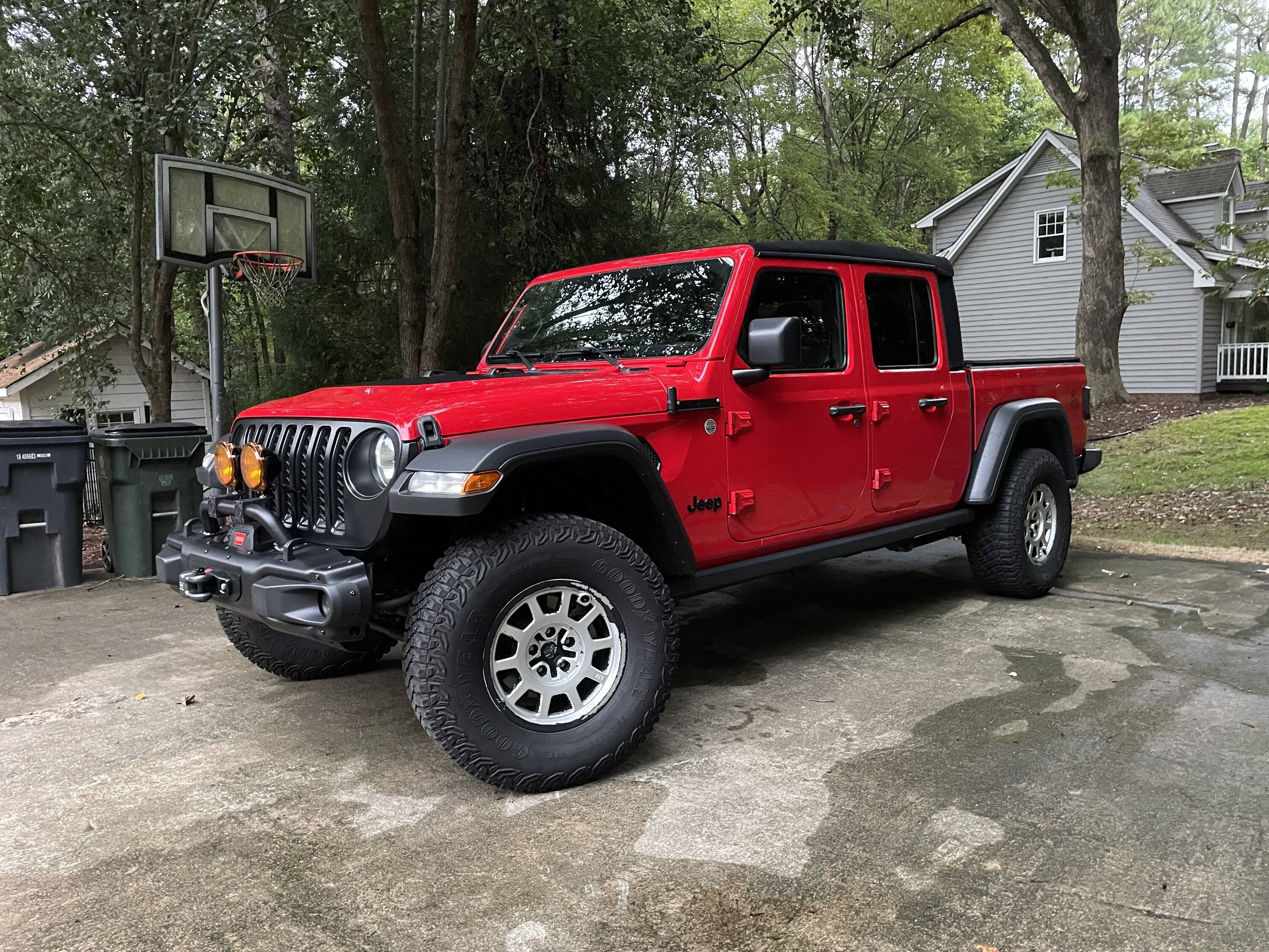 Jeep Gladiator Black is played out, let's see some colored rims IMG_8490
