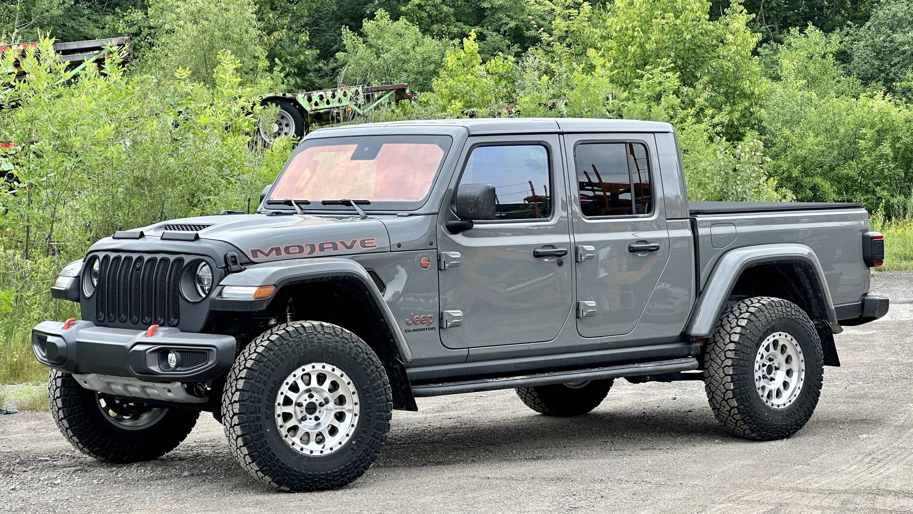 Jeep Gladiator Black is played out, let's see some colored rims IMG_3635