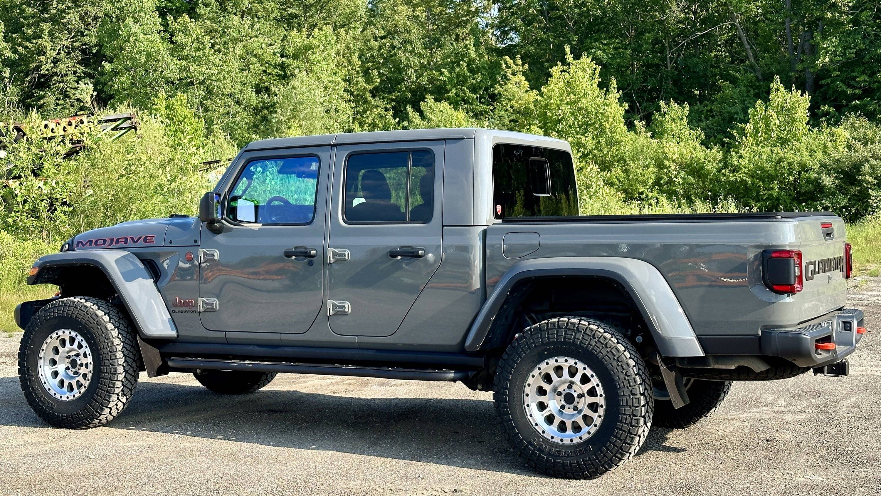 Jeep Gladiator Black is played out, let's see some colored rims IMG_3784