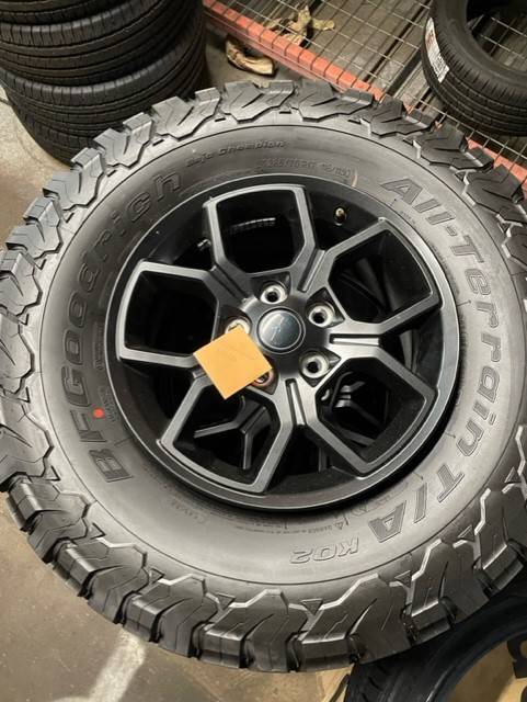 Jeep Gladiator 2024 Wrangler Willys Wheels/Tires w/285/70R17 BFG KO2's - New WILLYS3