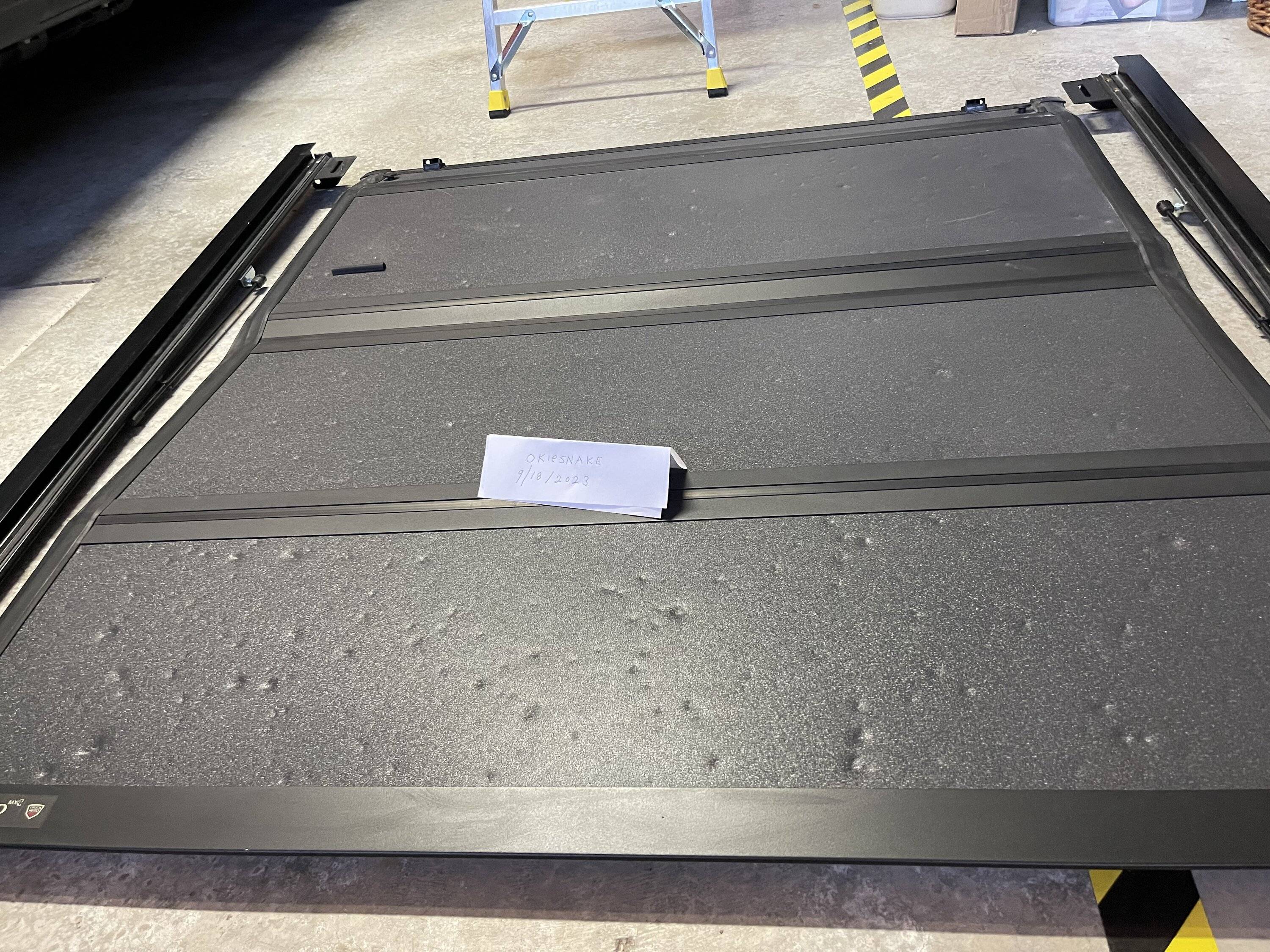 Jeep Gladiator Hail dented BAKFLIP MX4 TONNEAU COVER IMG_5103