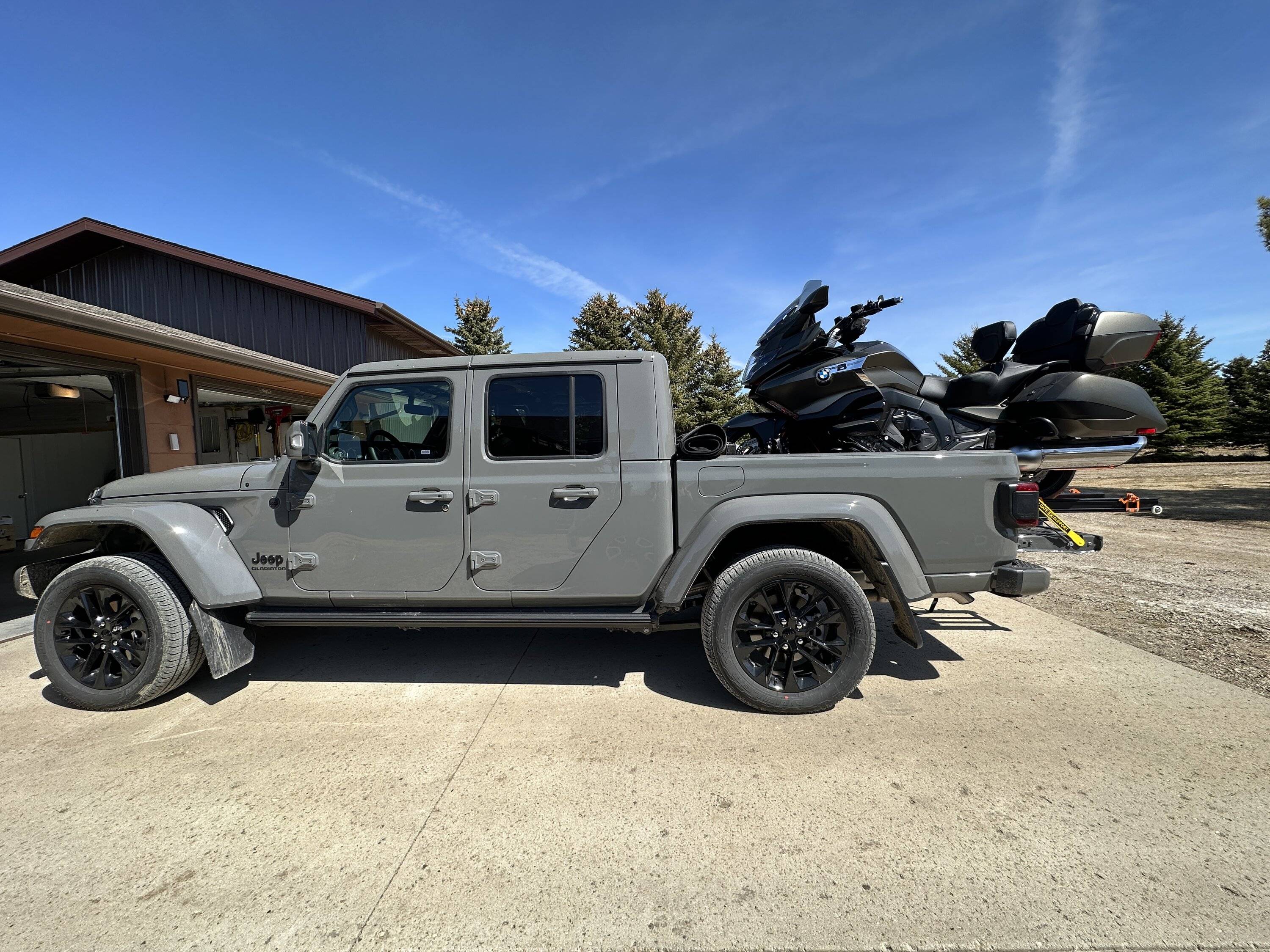 Jeep Gladiator Post your payload pics! 1695355278151