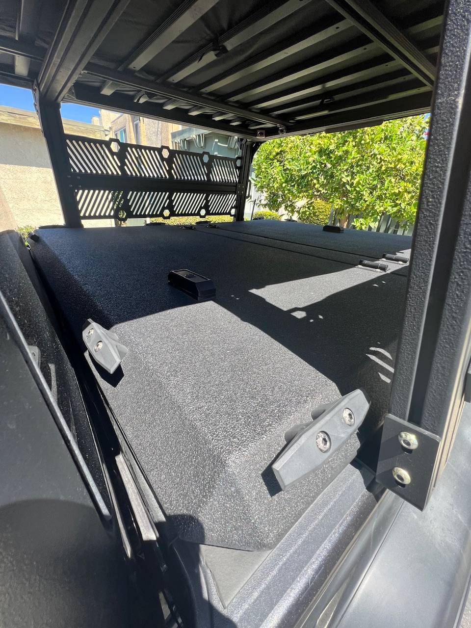 Jeep Gladiator Diamondback HD Tonneau Cover IMG_2403