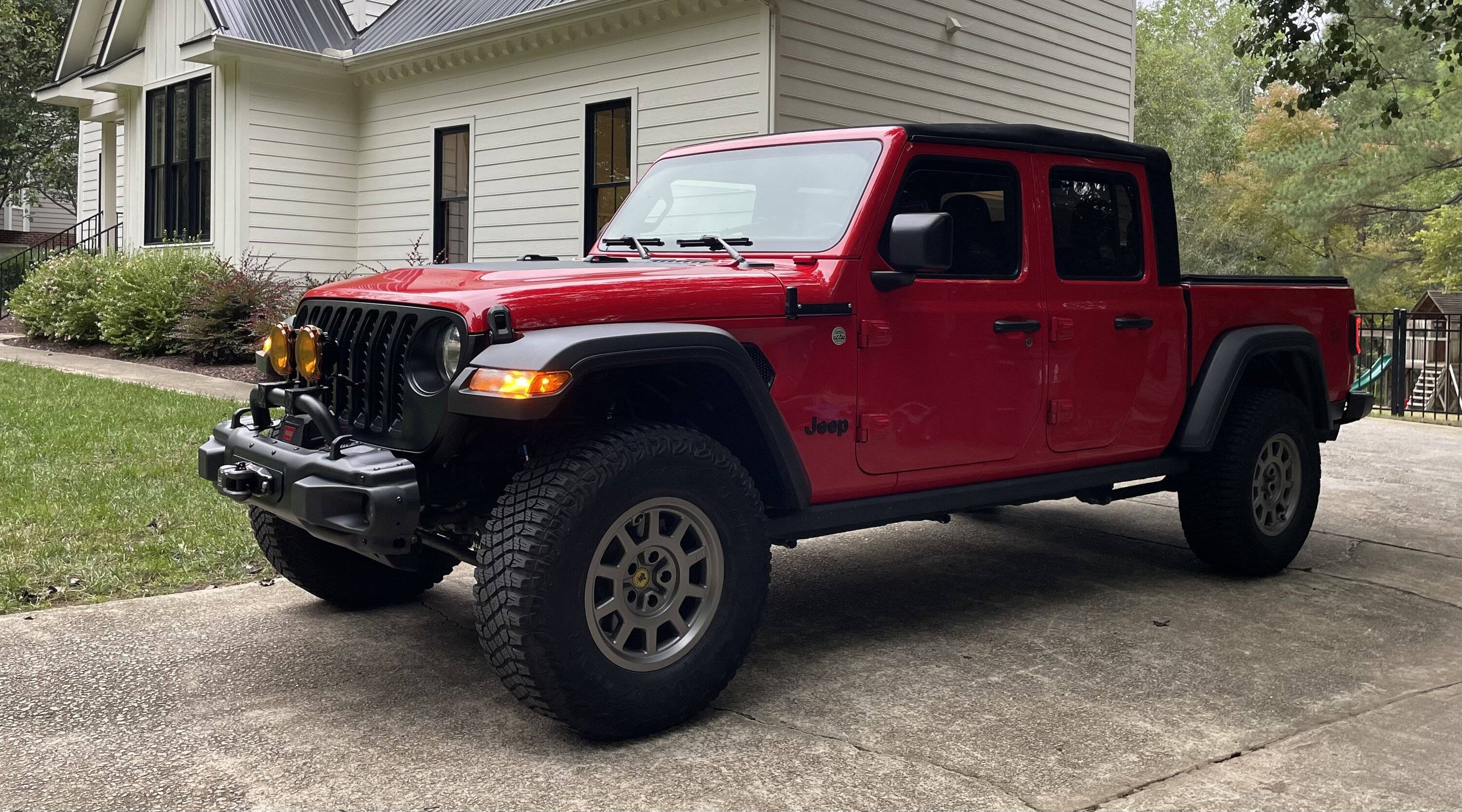 Jeep Gladiator Black is played out, let's see some colored rims IMG_8612
