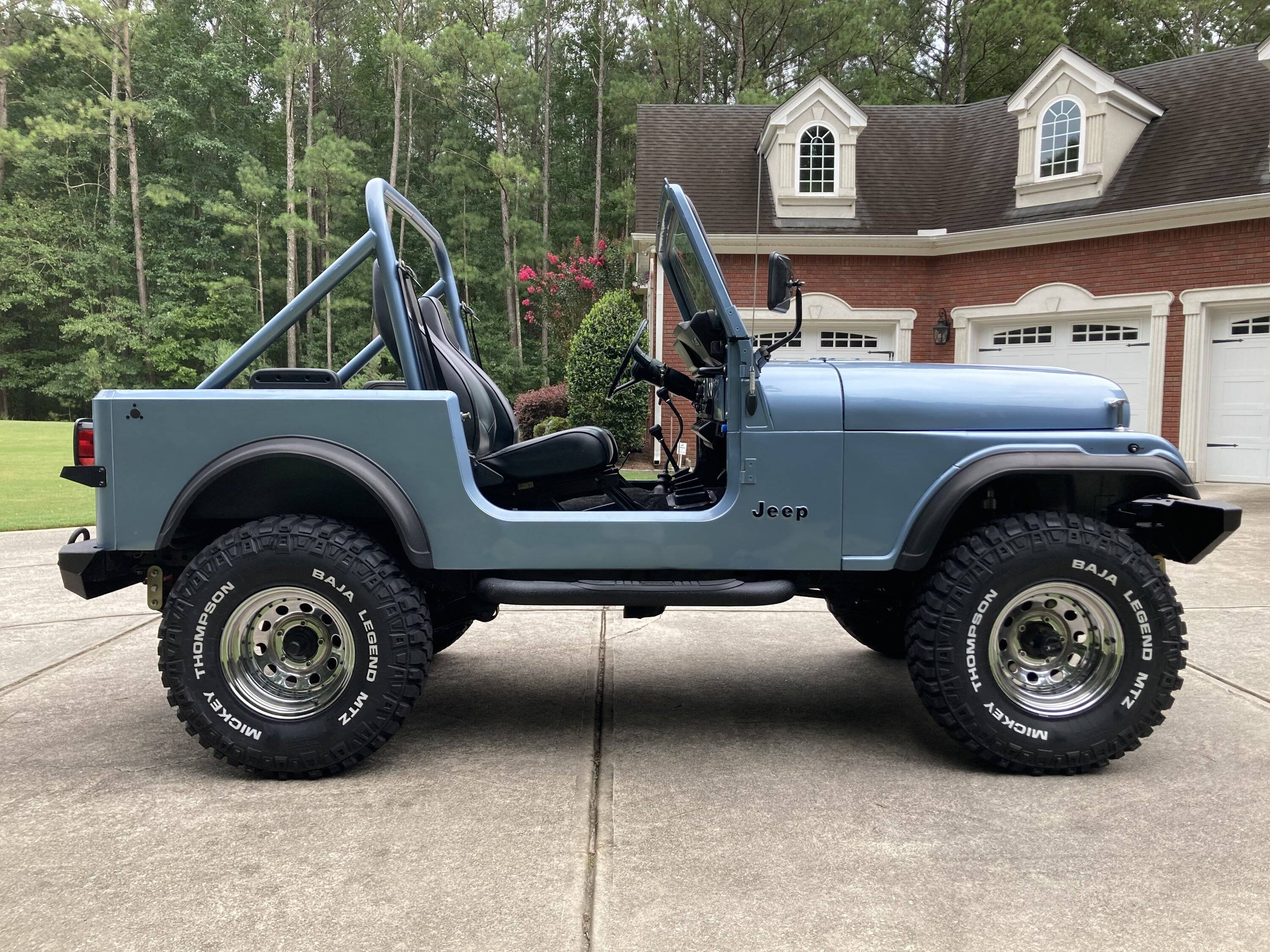 Jeep Gladiator Show Me Your Pearly Whites -- White Wall Tires / White Lettering IMG_7209