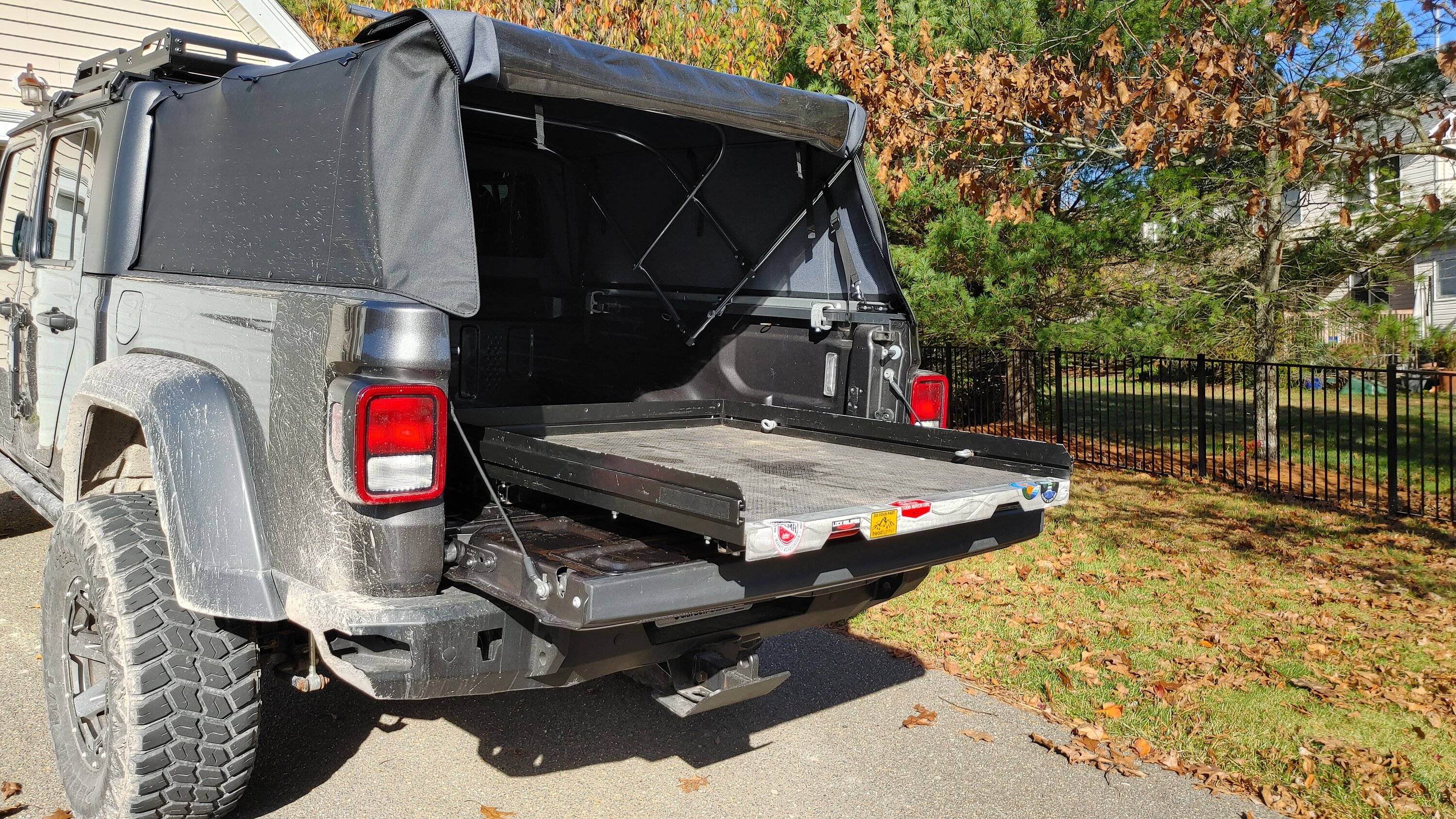 Jeep Gladiator Updated - Topper fit 1110221346a_HDR