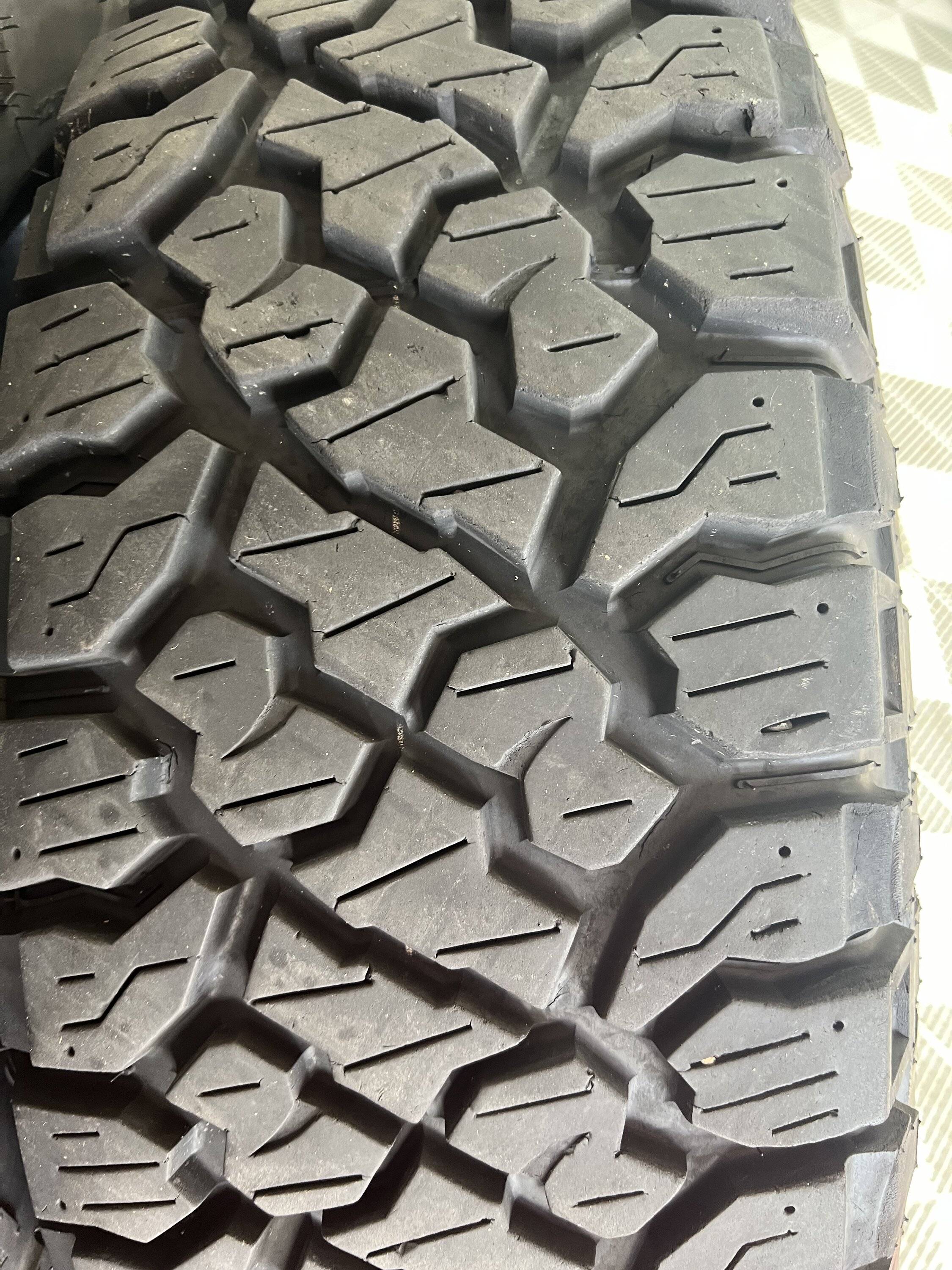Jeep Gladiator 5 x Kenda Klever 35x10.5r17   Excellent condition IMG_3730