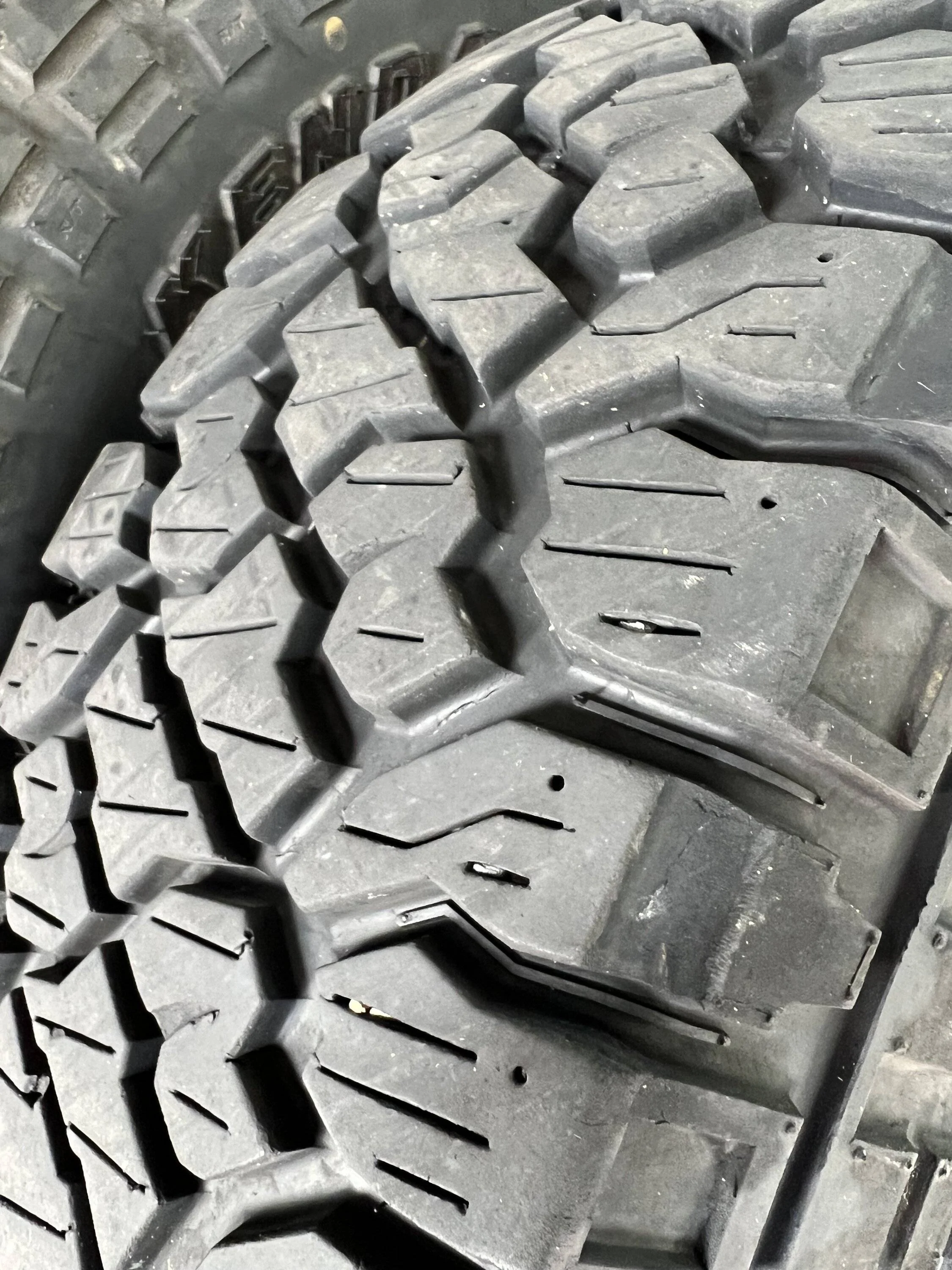 Jeep Gladiator 5 x Kenda Klever 35x10.5r17   Excellent condition IMG_3731