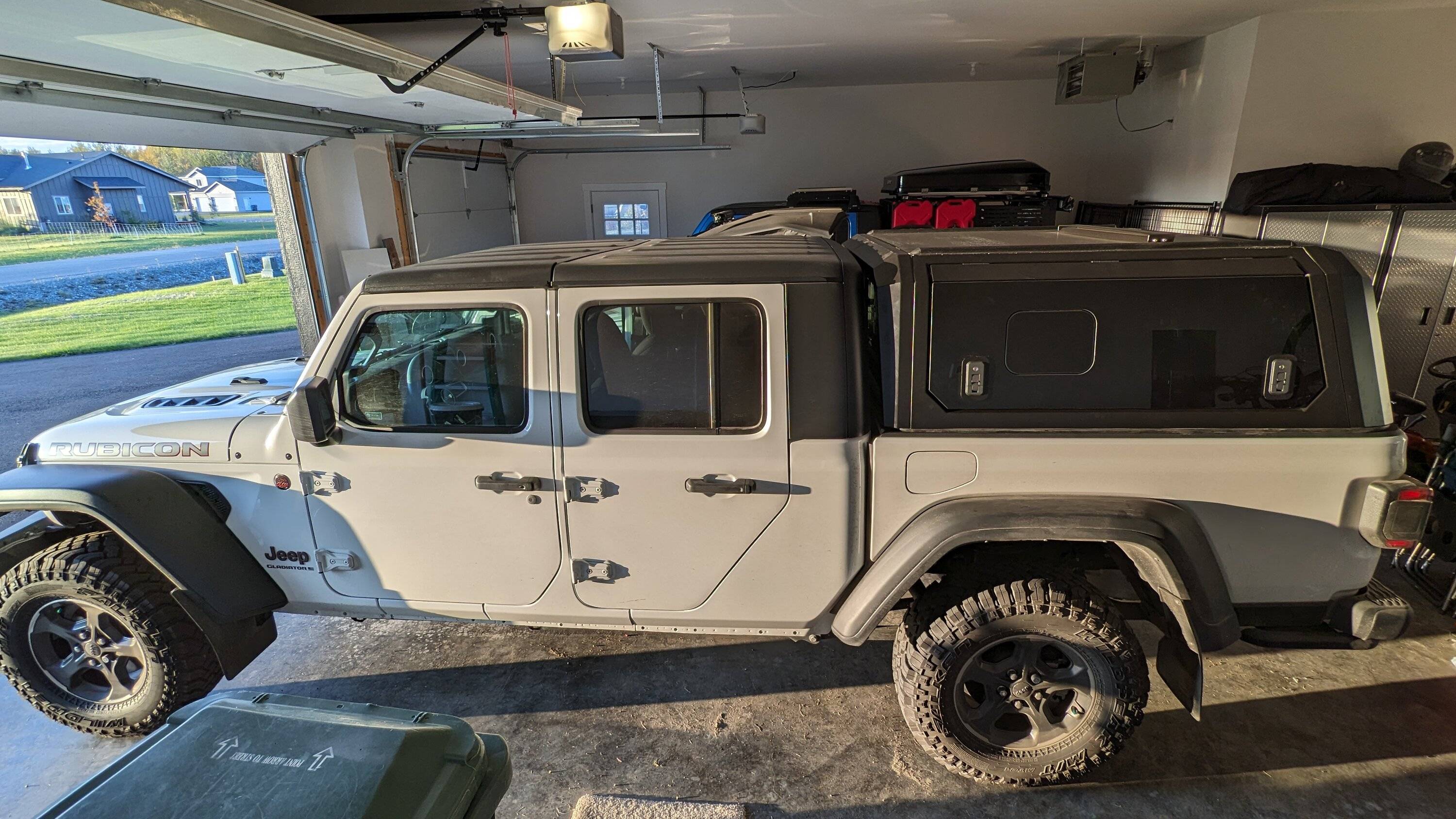 Jeep Gladiator Alaska Daily Drivers: Hydro Blue 80A and Bright White JTR PXL_20230930_024931291
