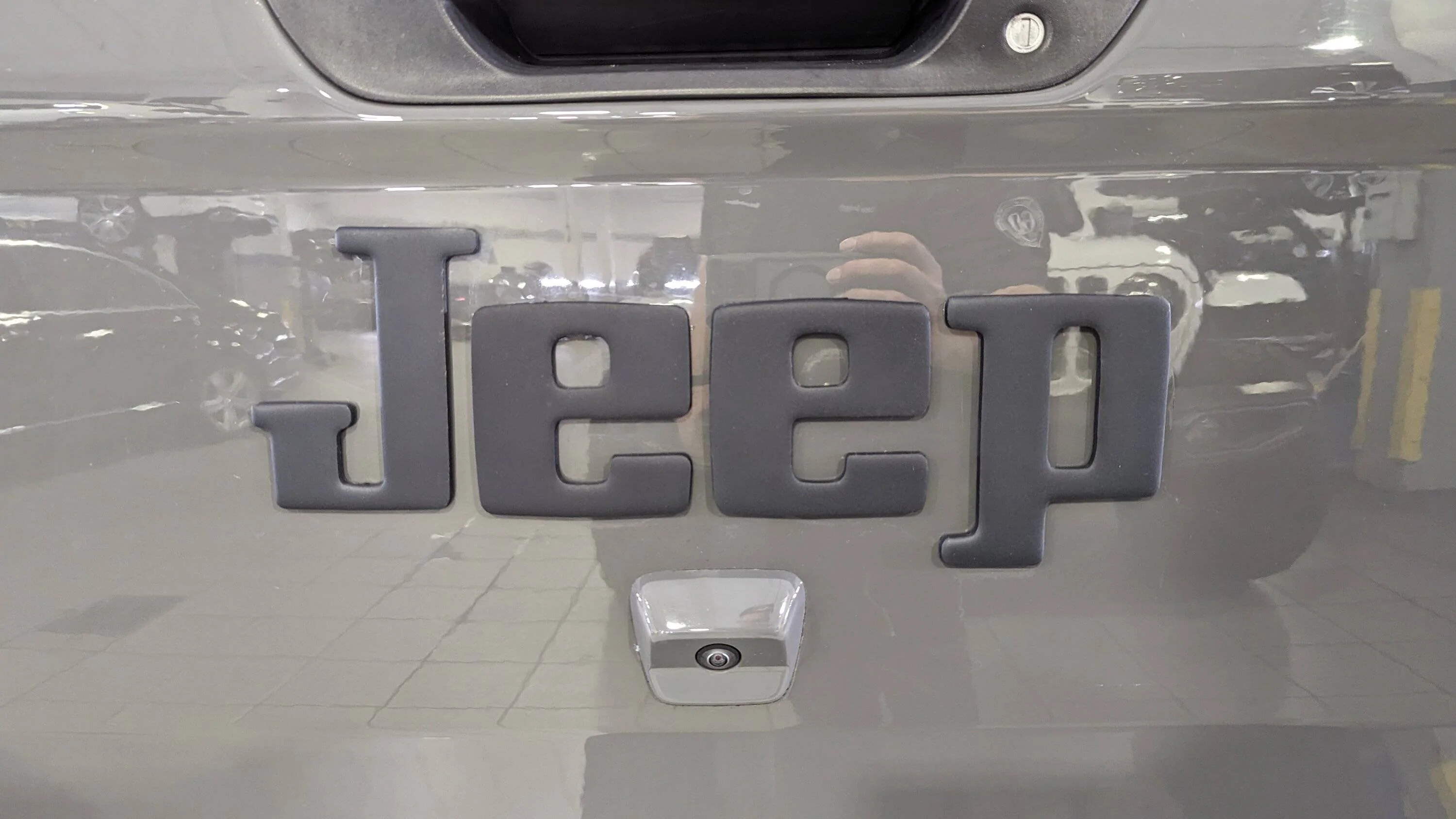 Jeep Gladiator "JEEP" tailgate badge mods? PXL_20230916_222800979.MP