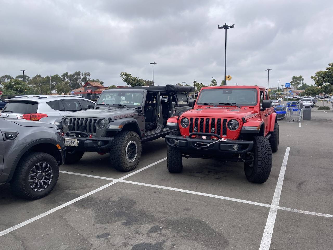 Jeep Gladiator Jeeps Parking Next To Jeeps IMG_4618