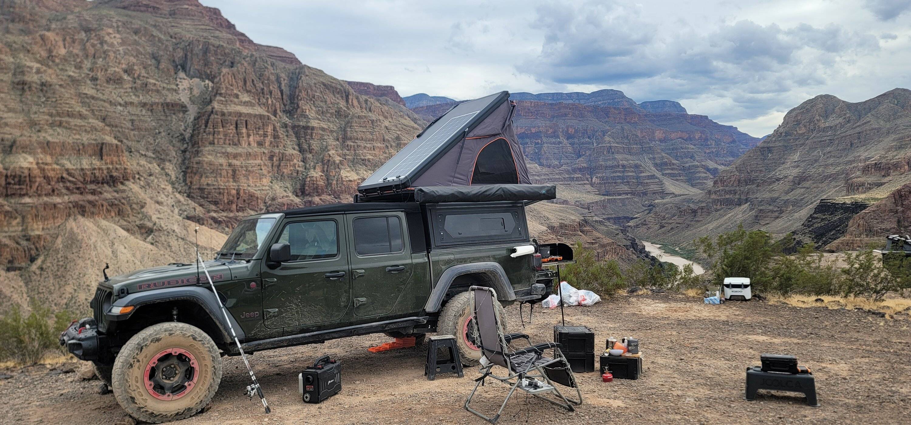 Jeep Gladiator Alu-Cab Contour Canopy Roll Call - not Camper 20230930_155838