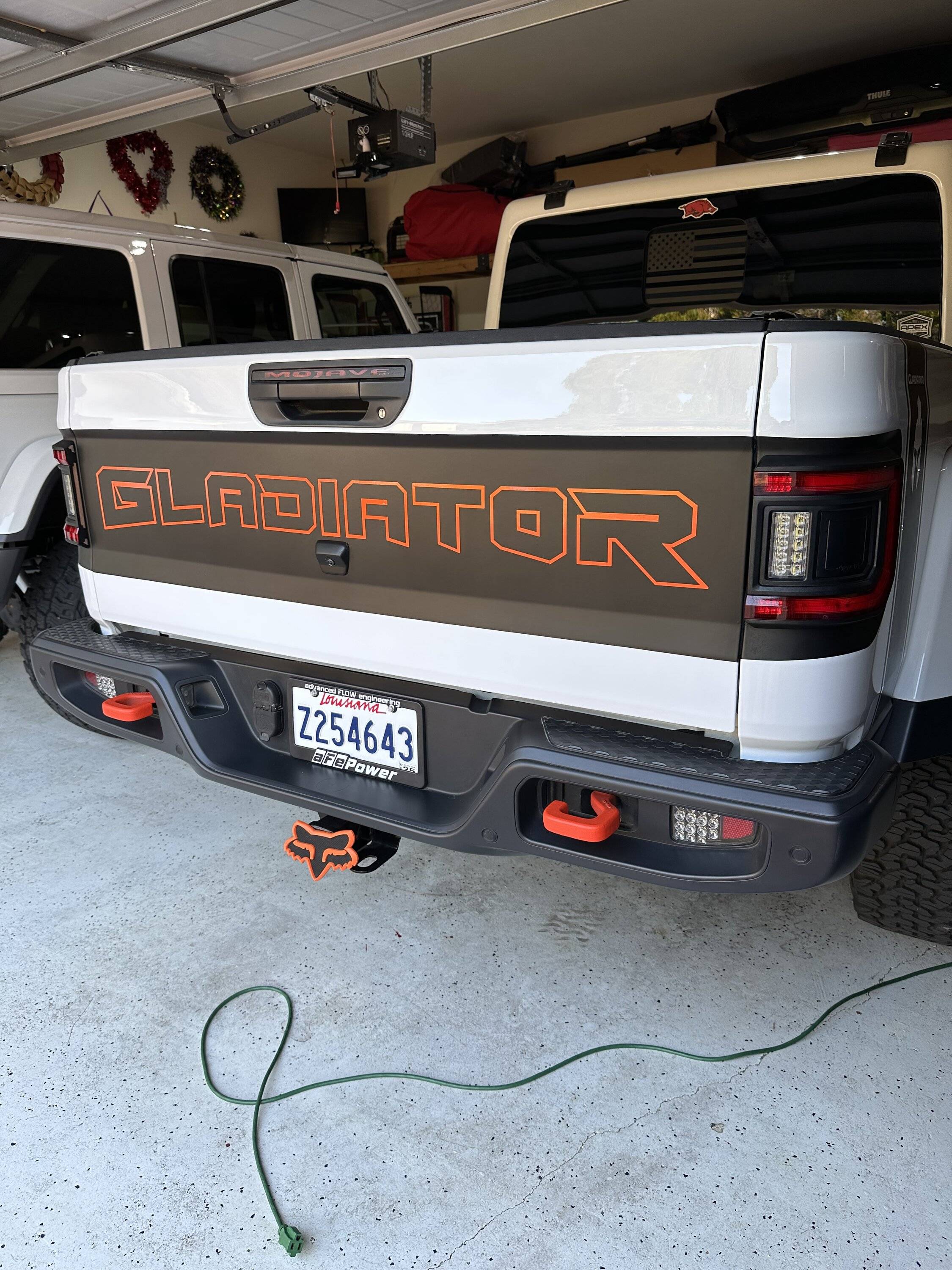 Jeep Gladiator "JEEP" tailgate badge mods? IMG_5944