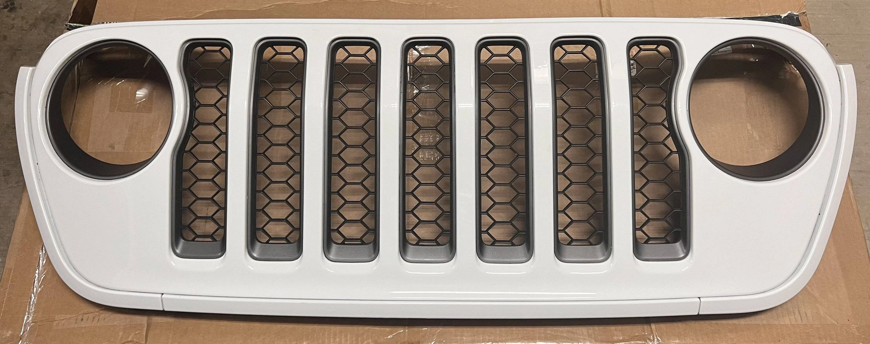 Jeep Gladiator Tucson - 2020 - 2024 Gladiator Wrangler JT JL Genuine Mopar OEM Grille White IMG_2902