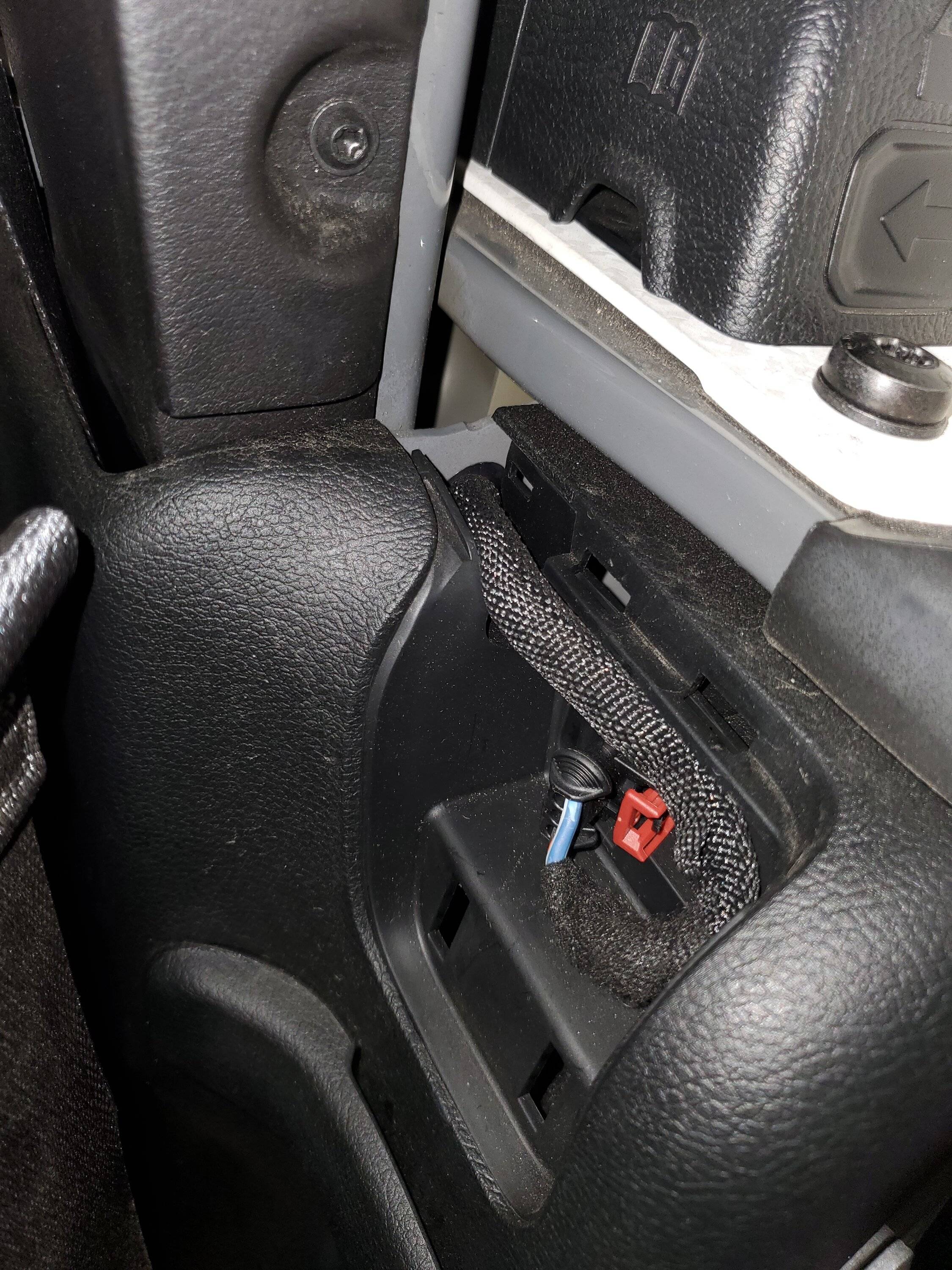 Jeep Gladiator Rear Window Defogger cable 20231004_201220